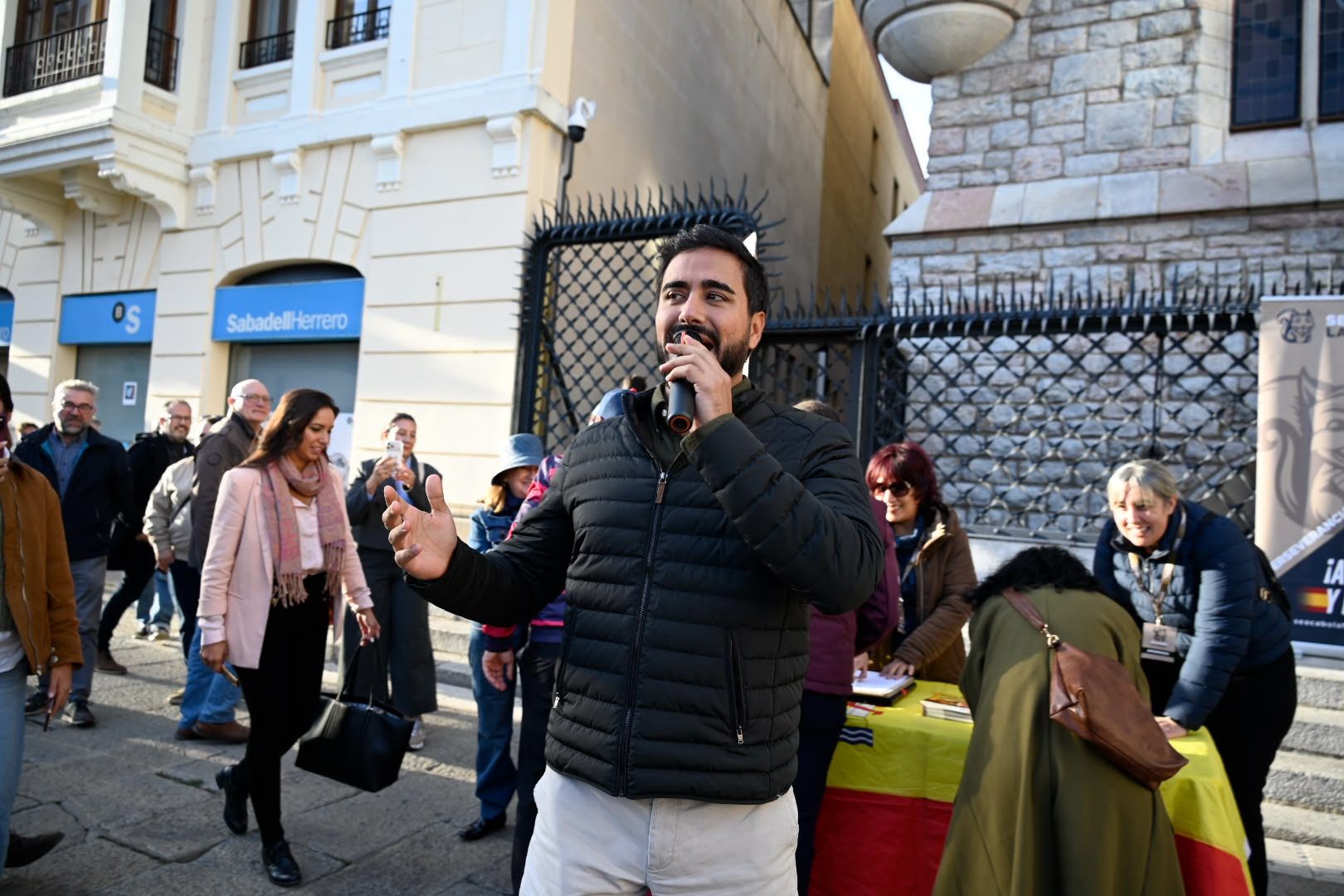 Alvise Pérez busca en León sumar los avales necesarios para poder presentarse a las elecciones generales. |SAÚL ARÉN