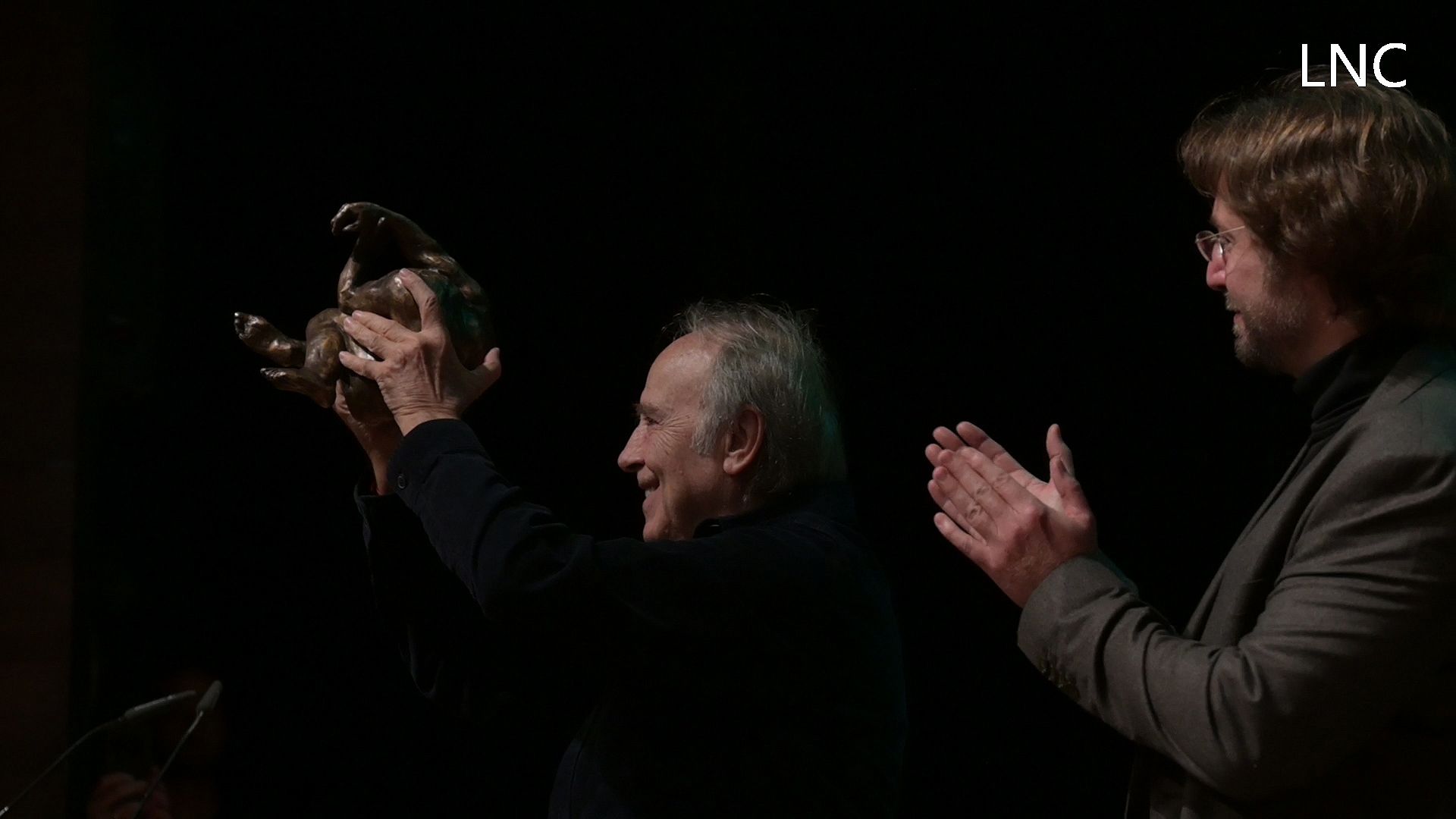 Y Serrat llegó a León: "Es un gran momento para que la gente pueda manifestarse"