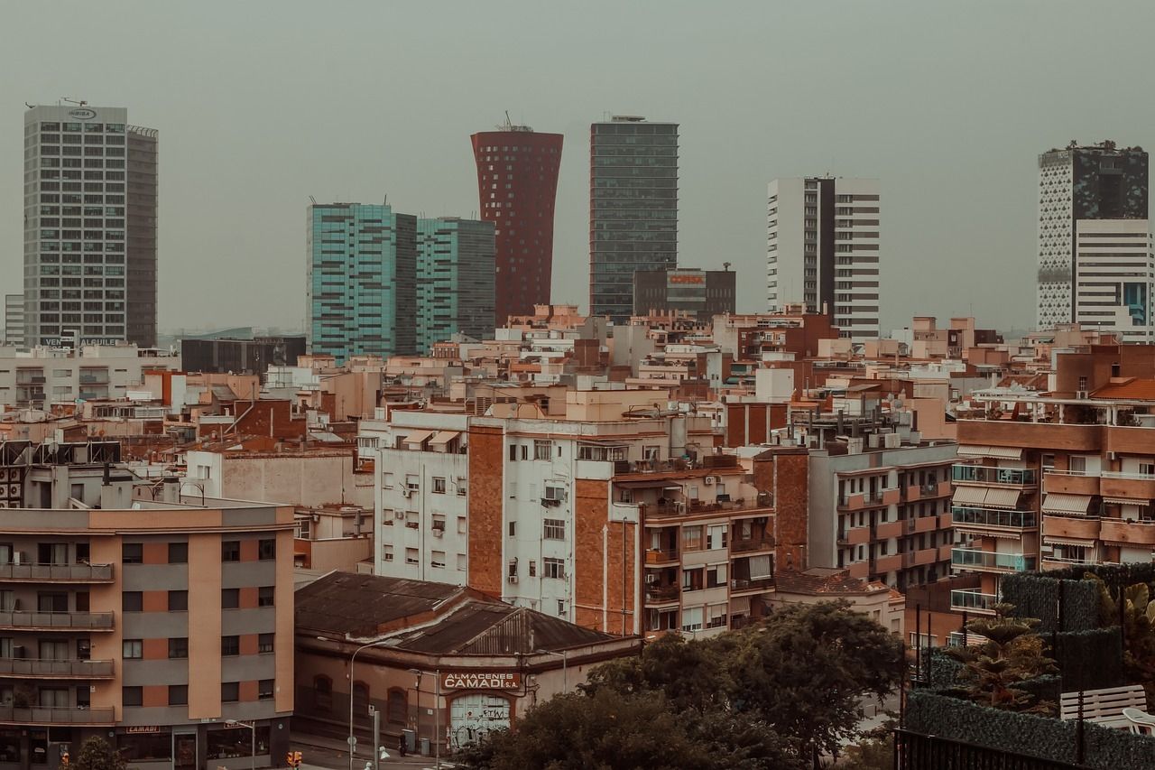 Bloques de viviendas en una ciudad, donde el precio del alquiler condiciona el presupuesto para independizarse