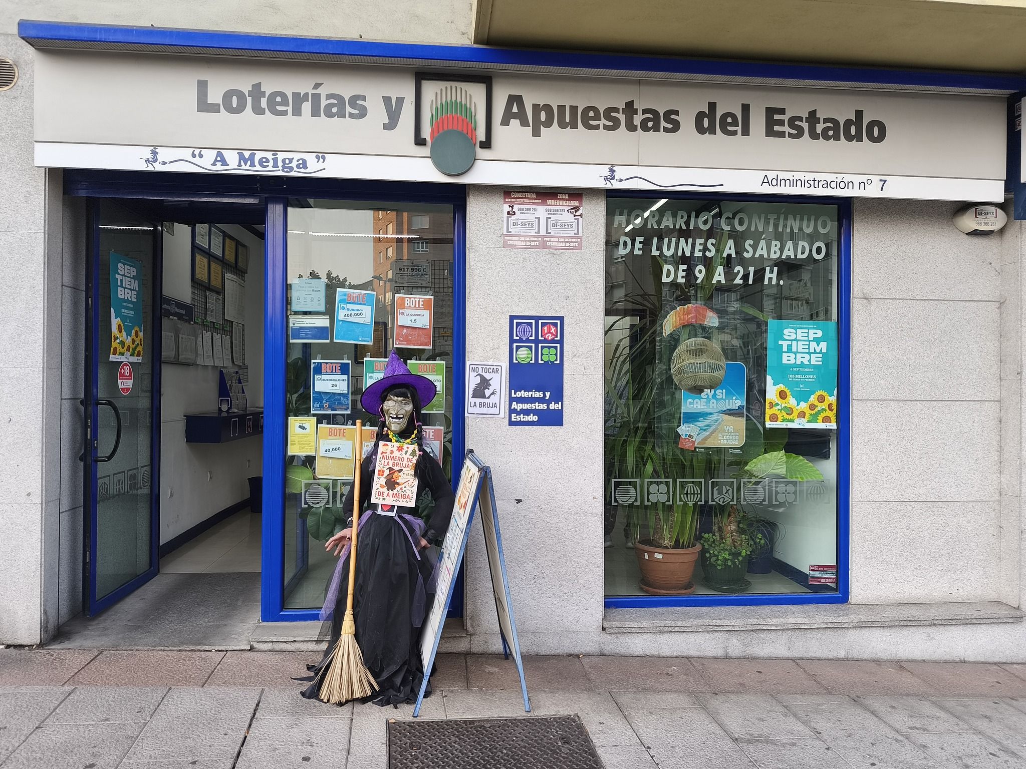 Fachada de la administración que repartió la suerte.