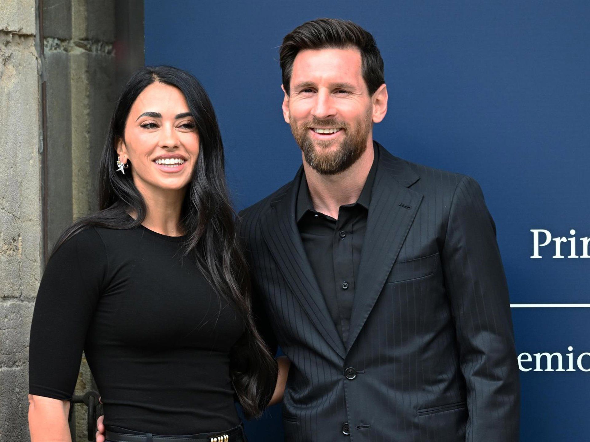 Leo Messi desata la locura a su llegada a Oviedo 