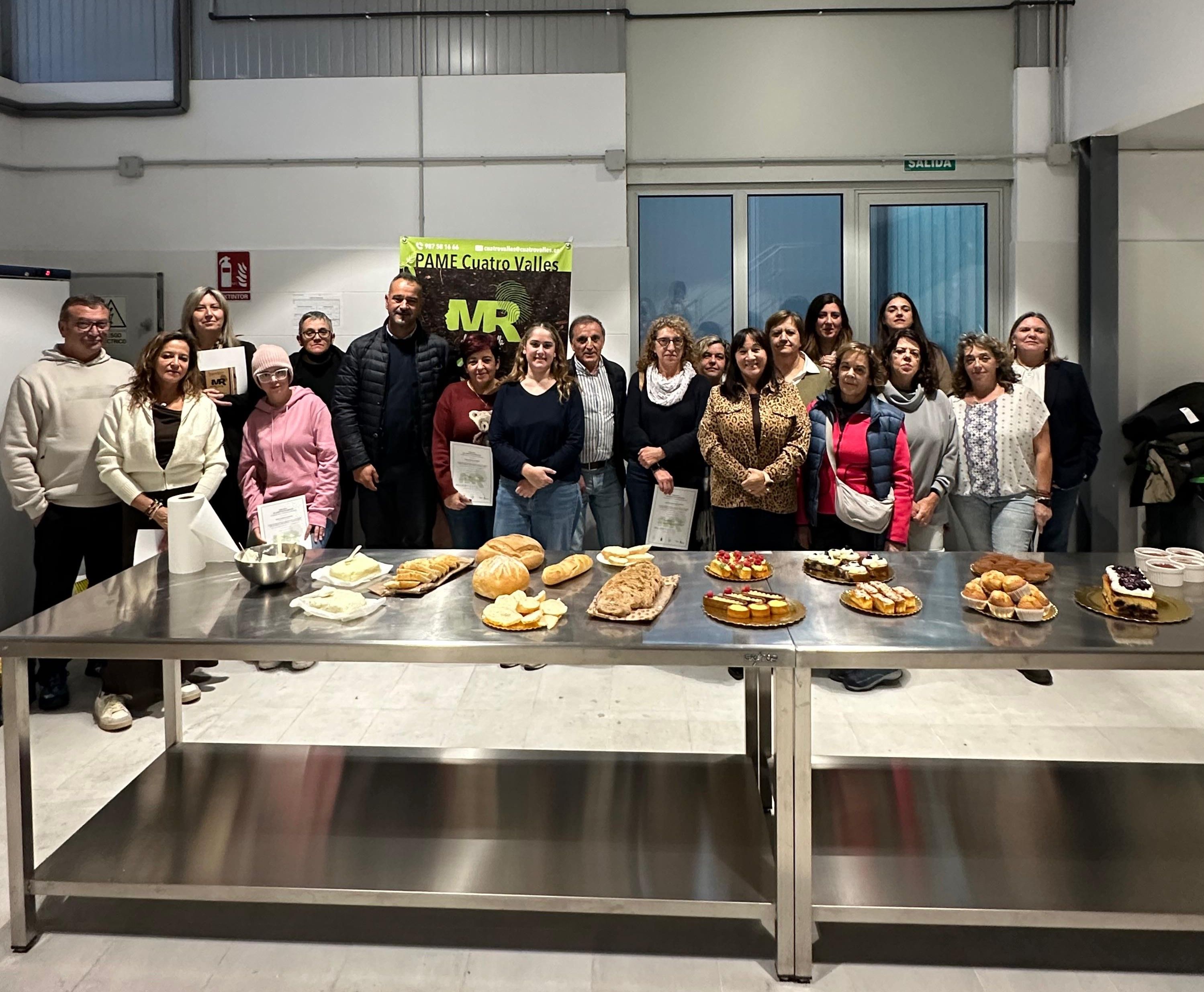 Foto de familia de las participantes en la formación. | L.N.C.