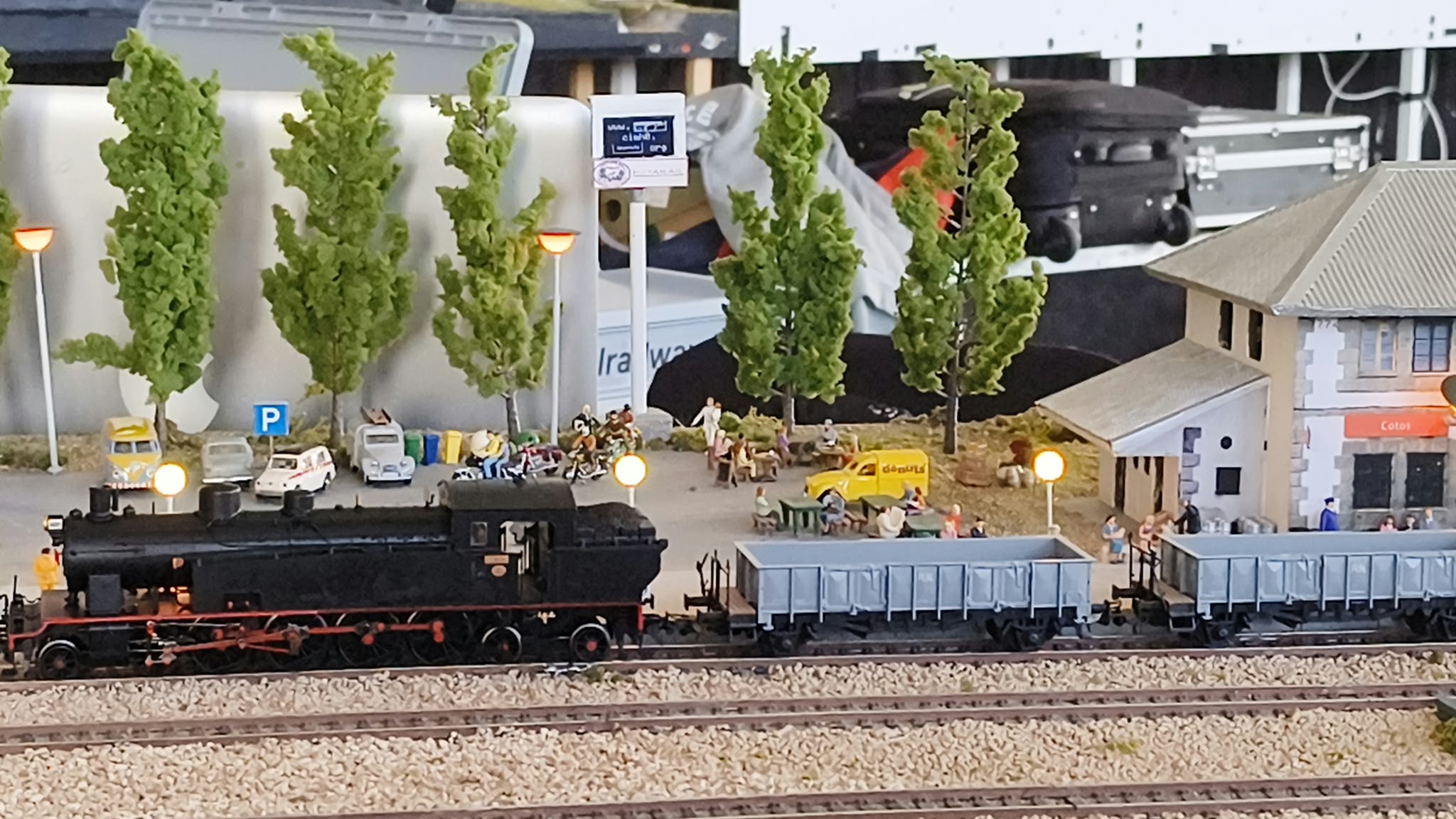 En las maquetas se puede ver una locomotora como la que usará el Ponfeblino. | MAR IGLESIAS