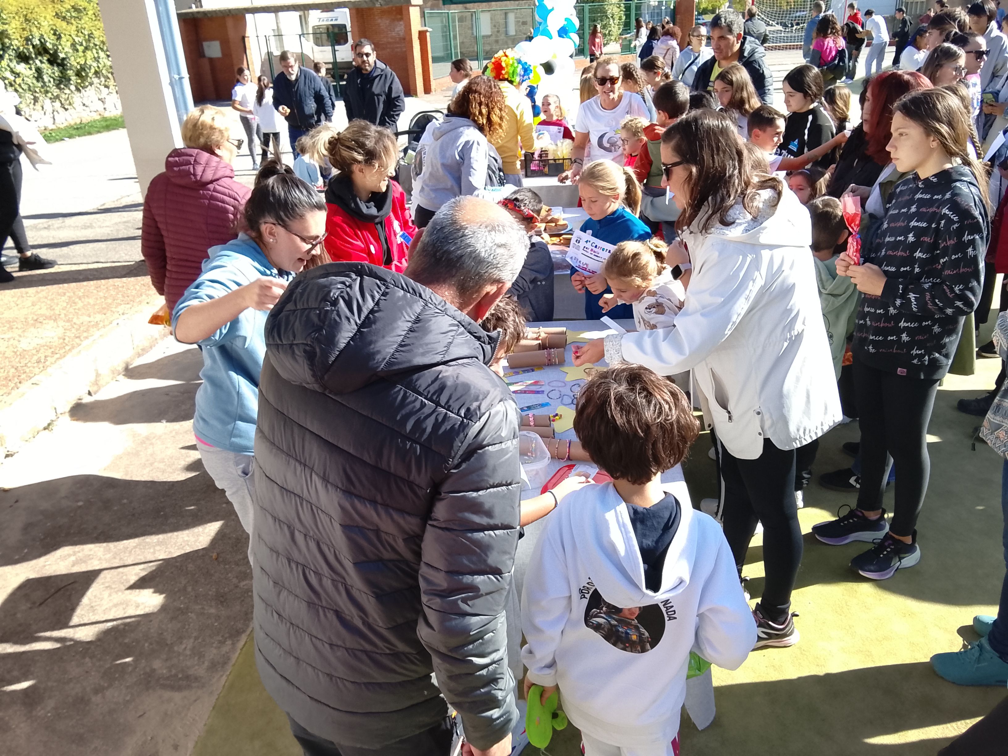 Escolares de La Pola, Ciñera y Villamanín participaron en una convocatoria que unió deporte, convivencia y solidaridad. ESTEFANÍA NIÑO (4)