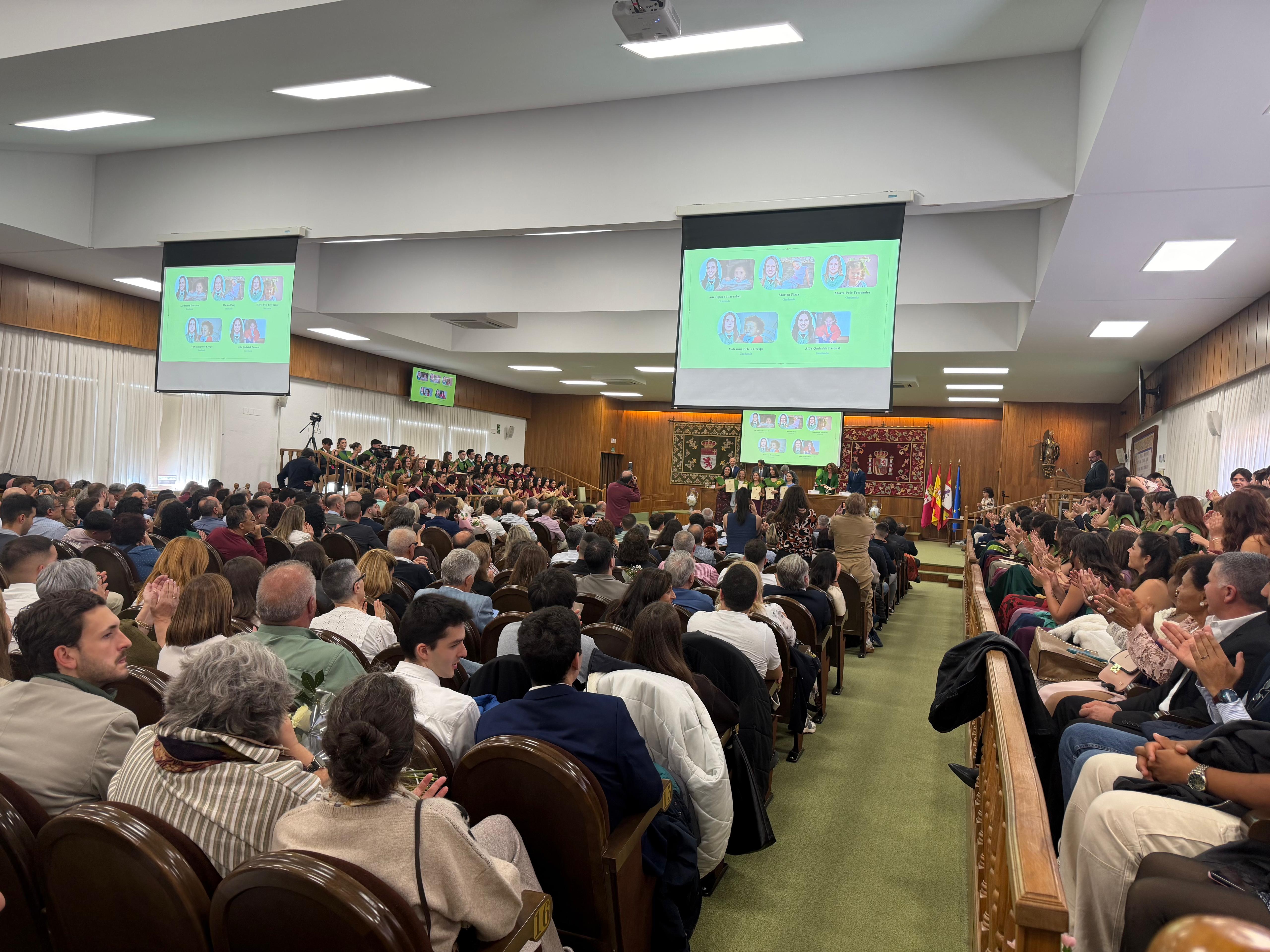 Un instante del acto de la graduación. | L.N.C. Un instante del acto de la graduación. | L.N.C.
