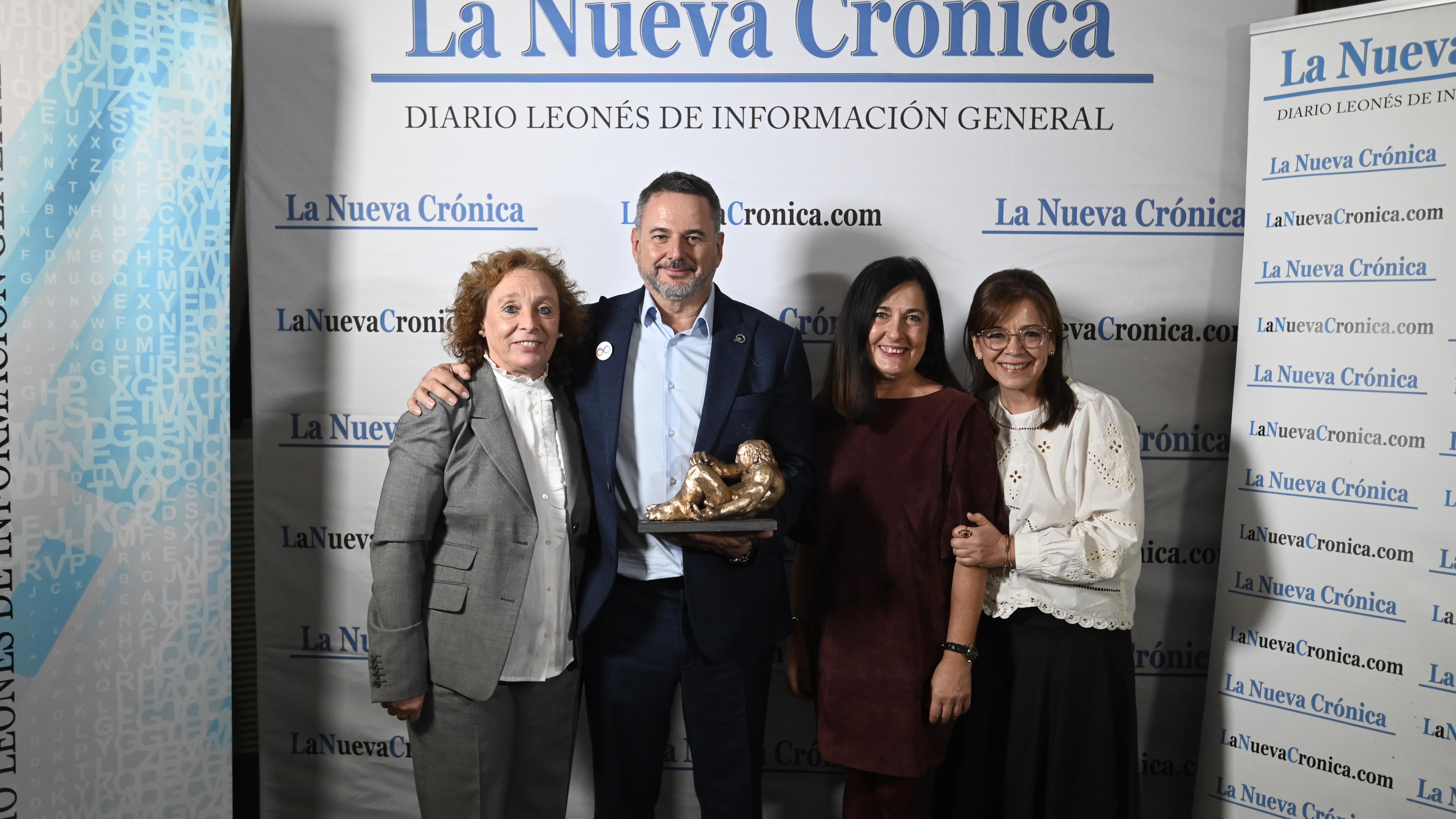 Aurora Baza, Crego, María Jesús Álvarez y Ana Rodríguez González, de Cáritas