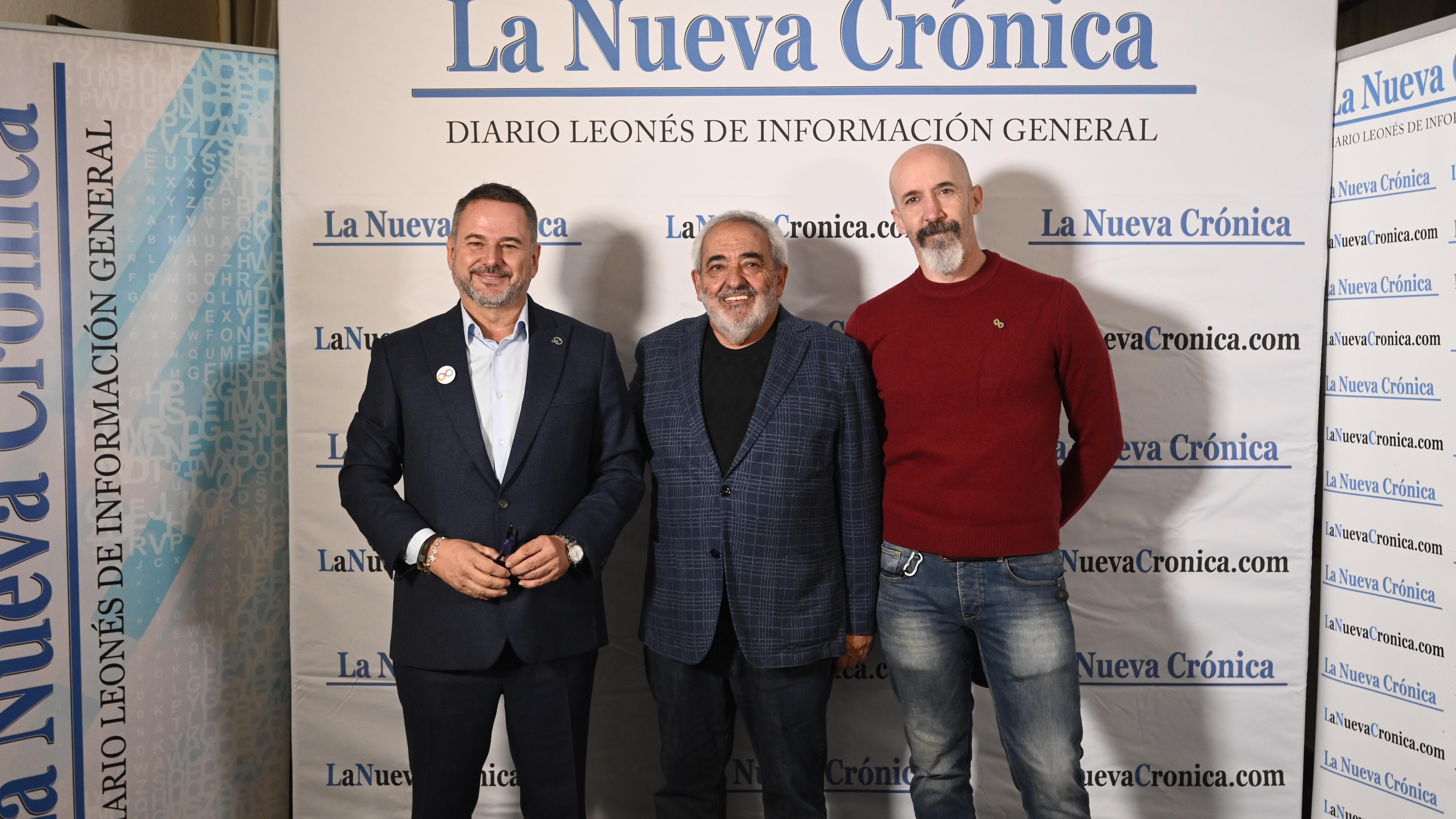 Crego y Ródenas con el pintor leonés Ramón Villa