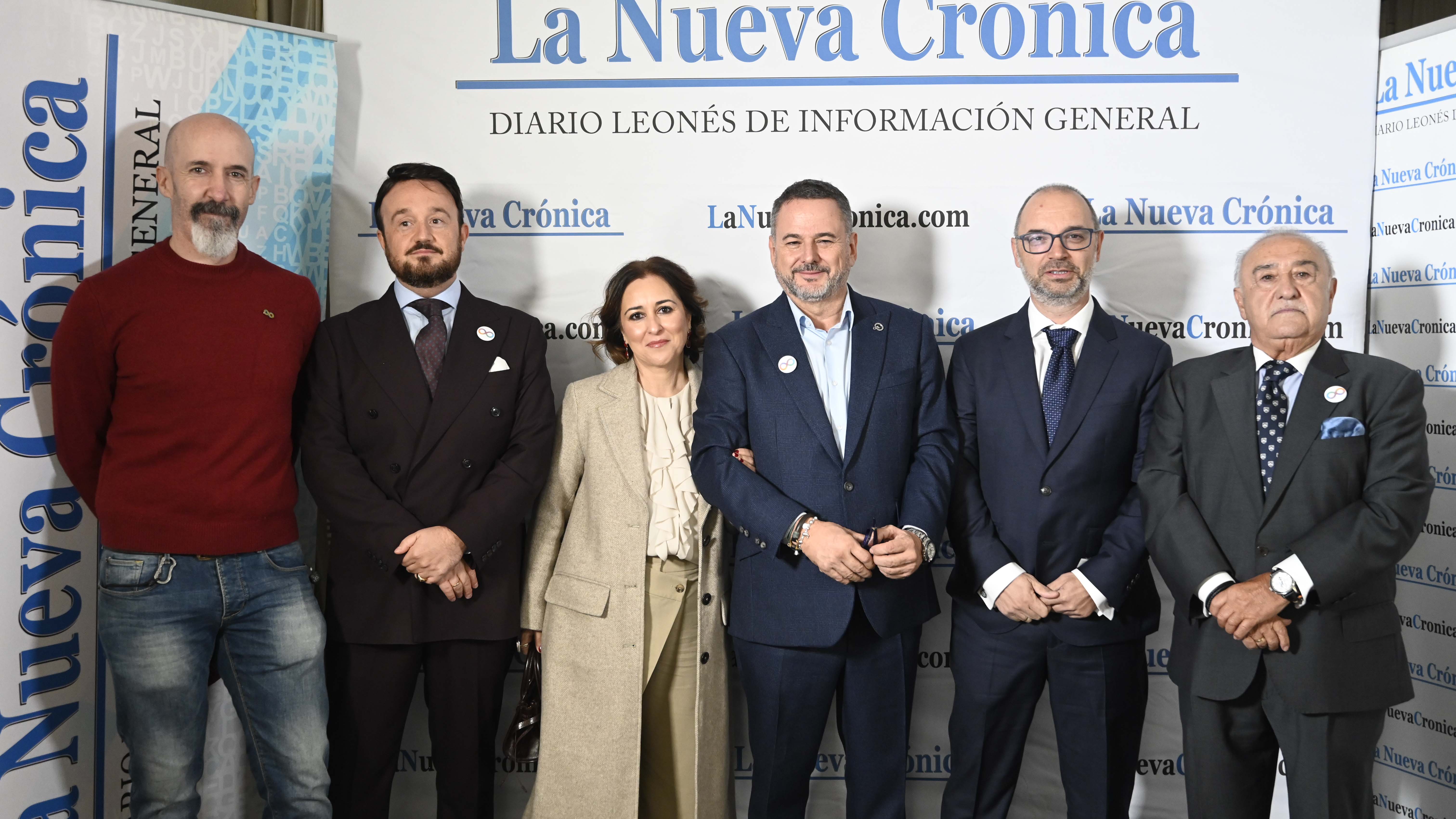 Daniel Ródenas, Álvaro Lesmes, José Ángel Crego, Félix Cuellar y Maricruz Fernández de Prado, de Alegría Viajes, y Manuel Lesmes