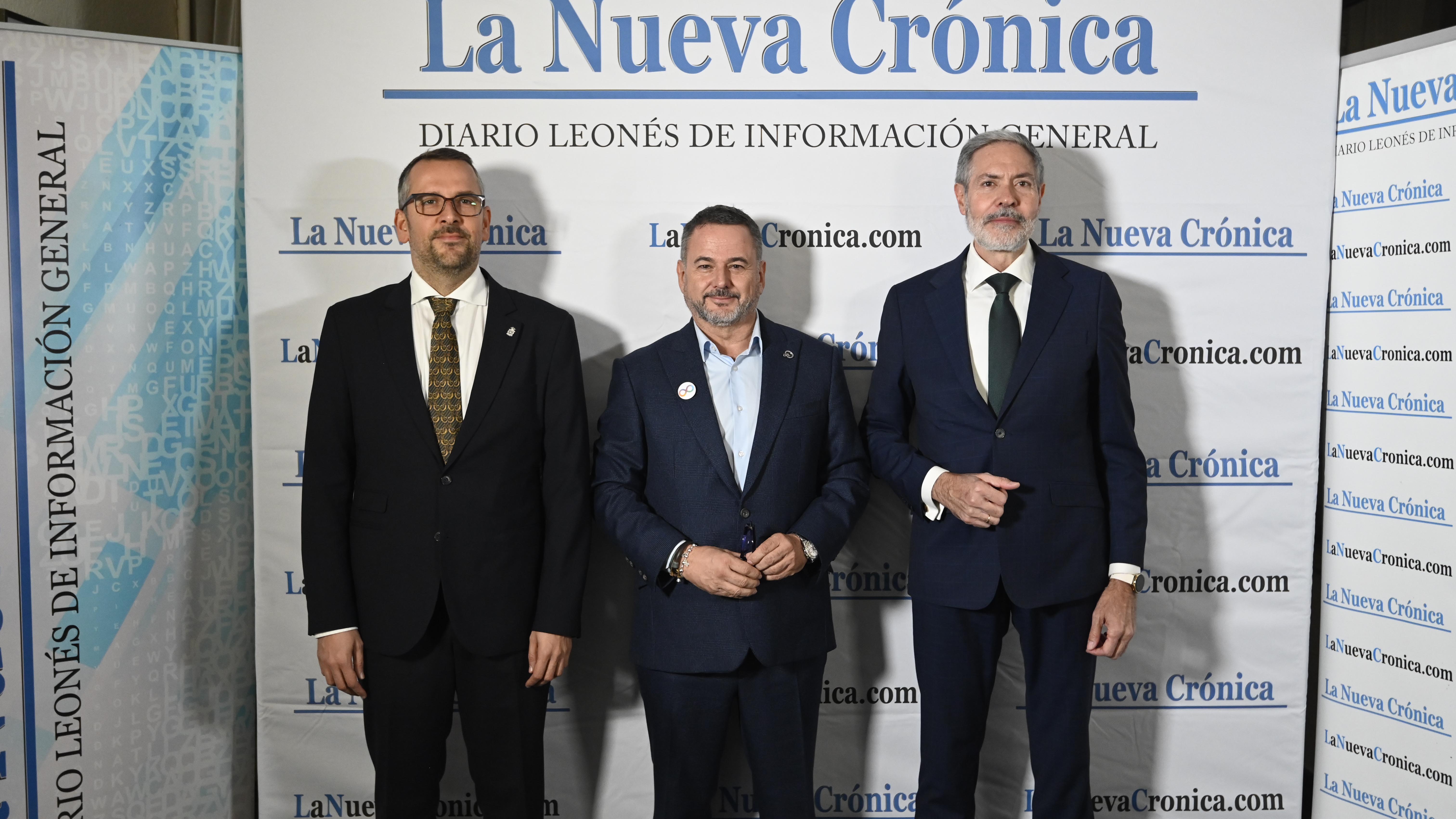 Gerardo González (Vox), José Ángel Crego y Pablo Calvo (Vox).