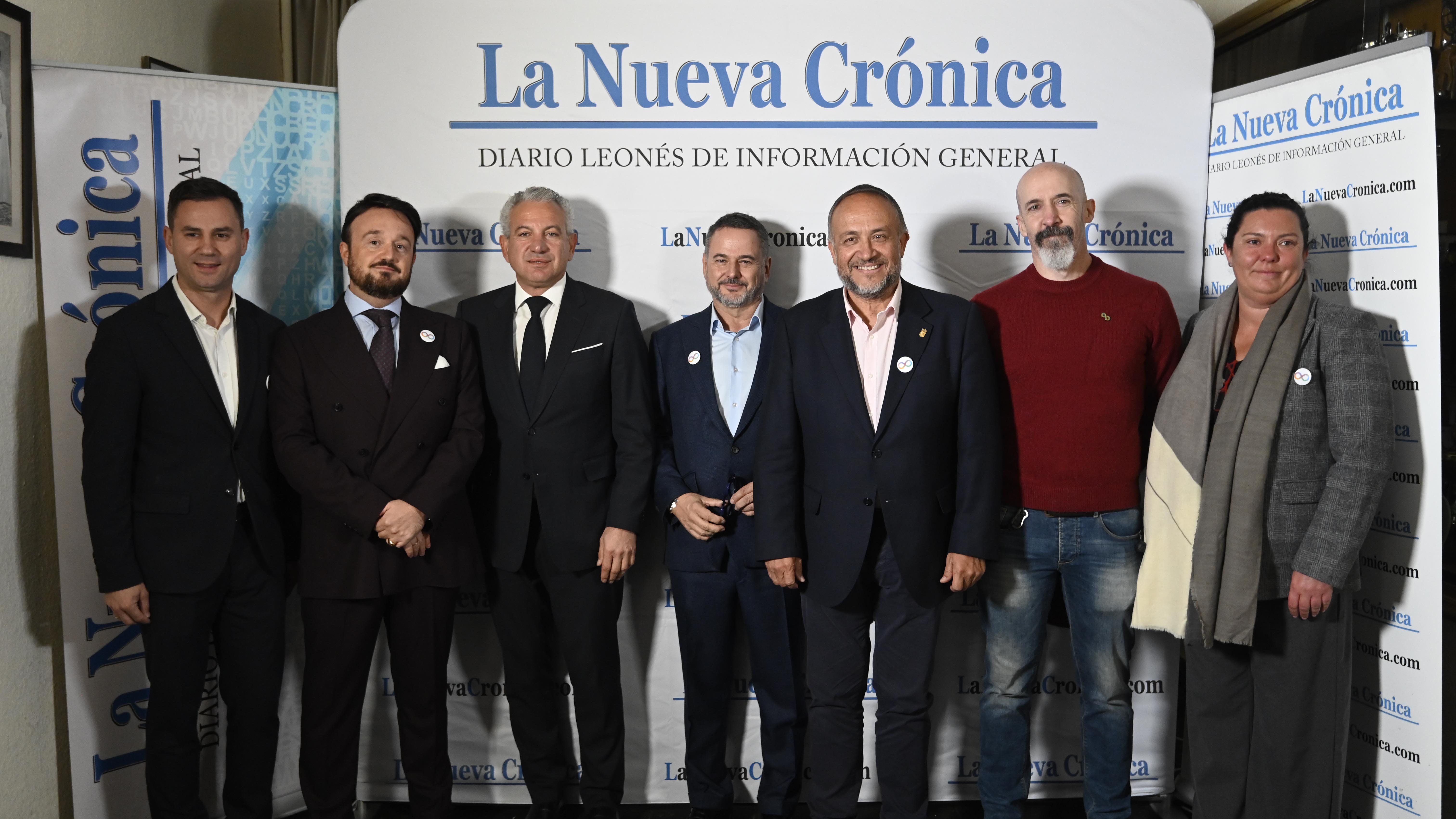 Javier Alfonso Cendón, secretario provincial del PSOE; Álvaro Lesmes, consejero delegado de La Nueva Crónica; Nicanor Sen, delegado del Gobierno en Castilla y León; José Ángel Crego, presidente de Autismo León