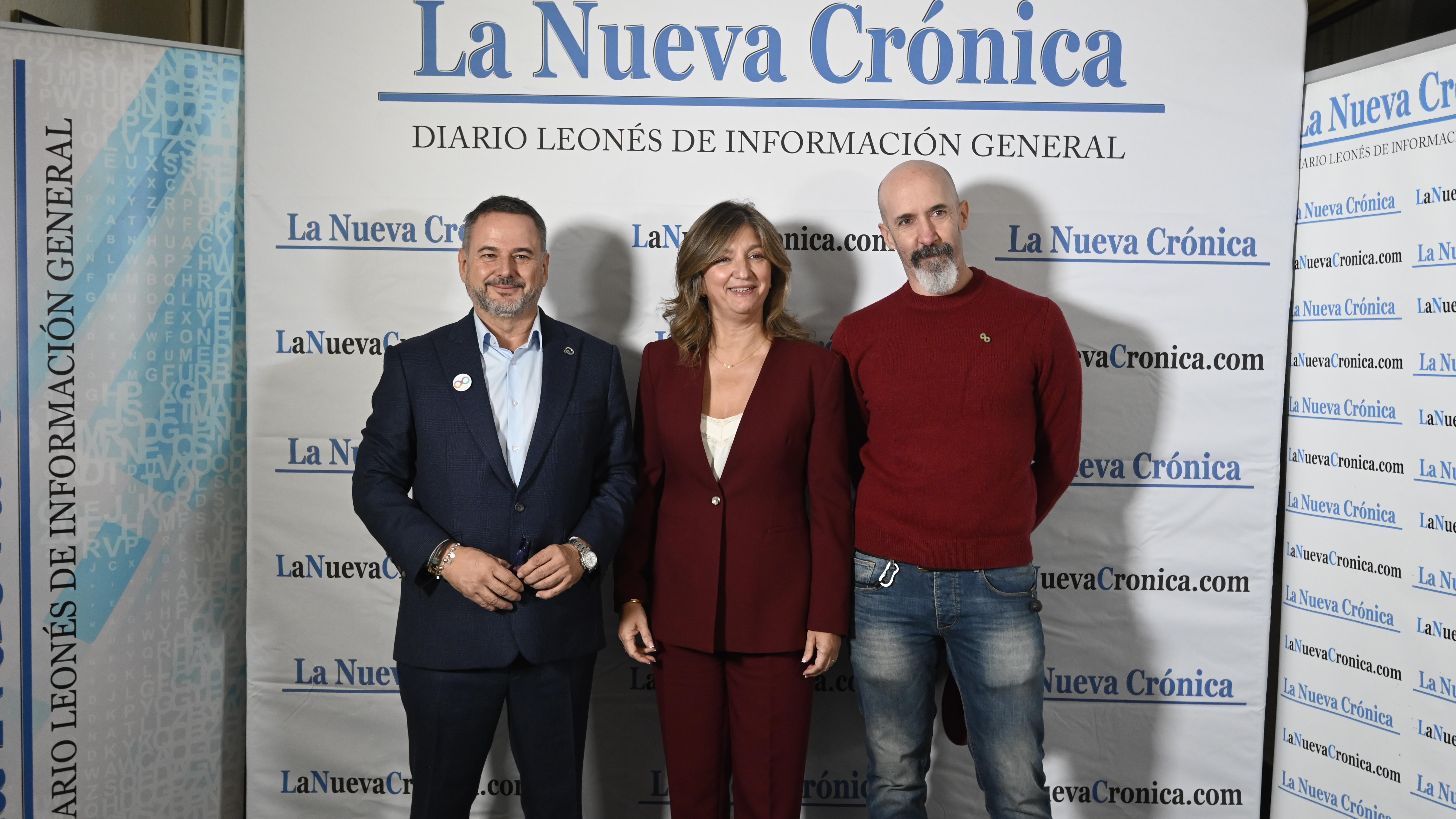 José Ángel Crego, la rectora de la ULE, Nuria González, y Daniel Ródenas
