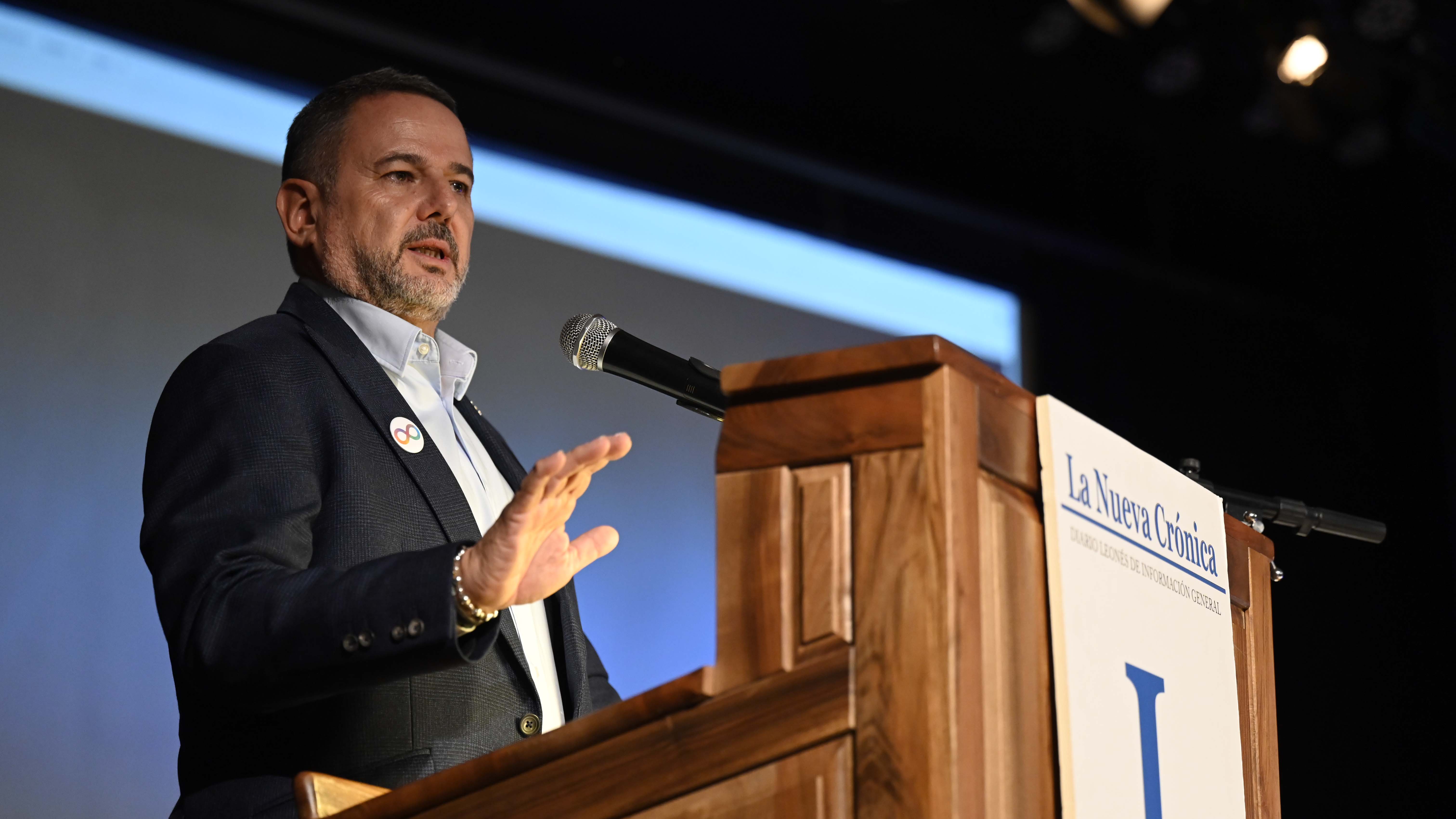 José Ángel Crego, presidente de Autismo León, durante su discurso en el acto de ayer