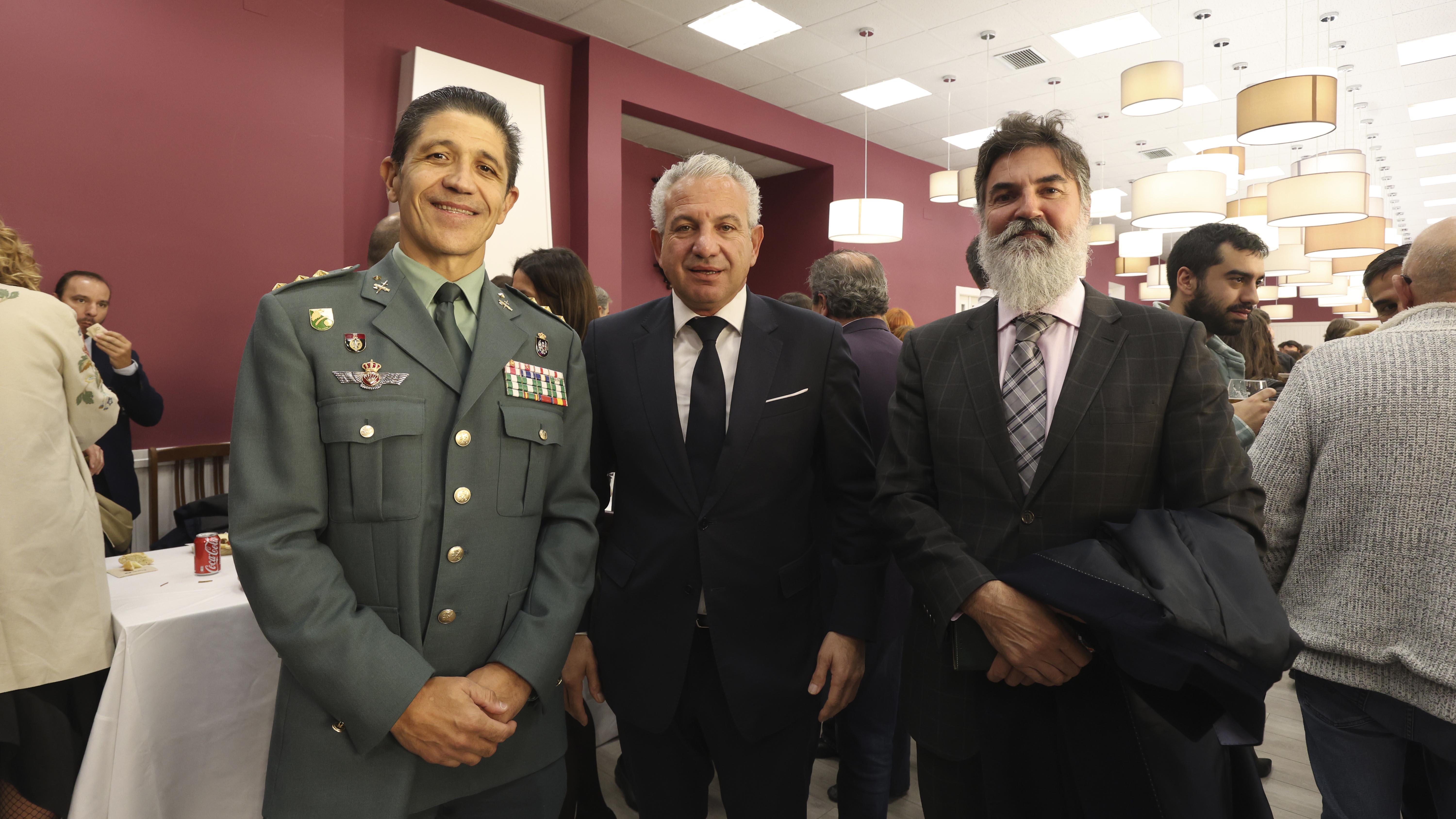 Juan Jesús González Vidal; el delegado del Gobierno en la comunidad, Nicanor Sen; y el intendente jefe de la Policía Local de León, Miguel Ángel Llorente