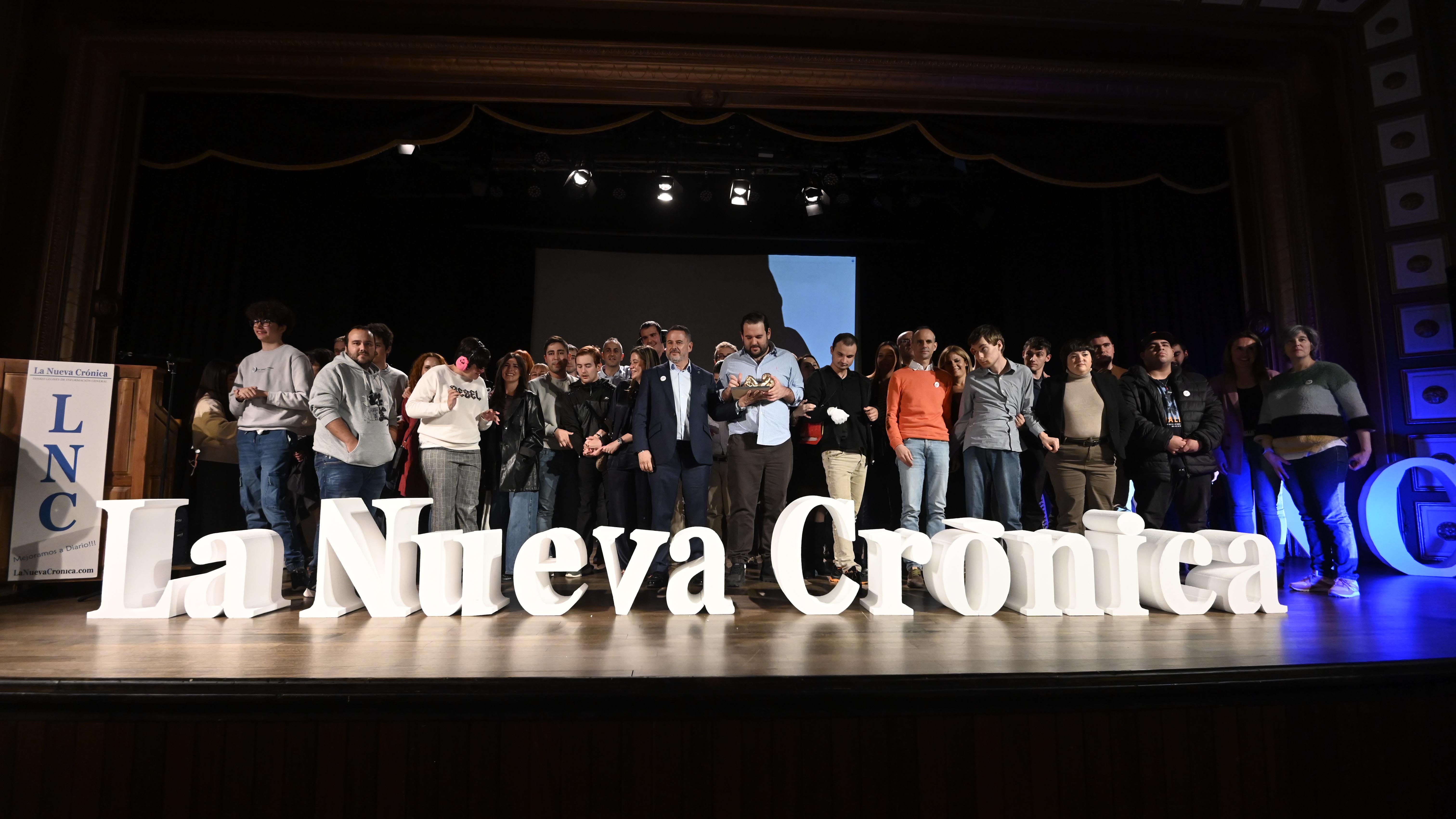 La entrega de la Negrilla de Oro 2026 acabó con una foto de familia general en el salón de actos del Nuevo Recreo Industrial.