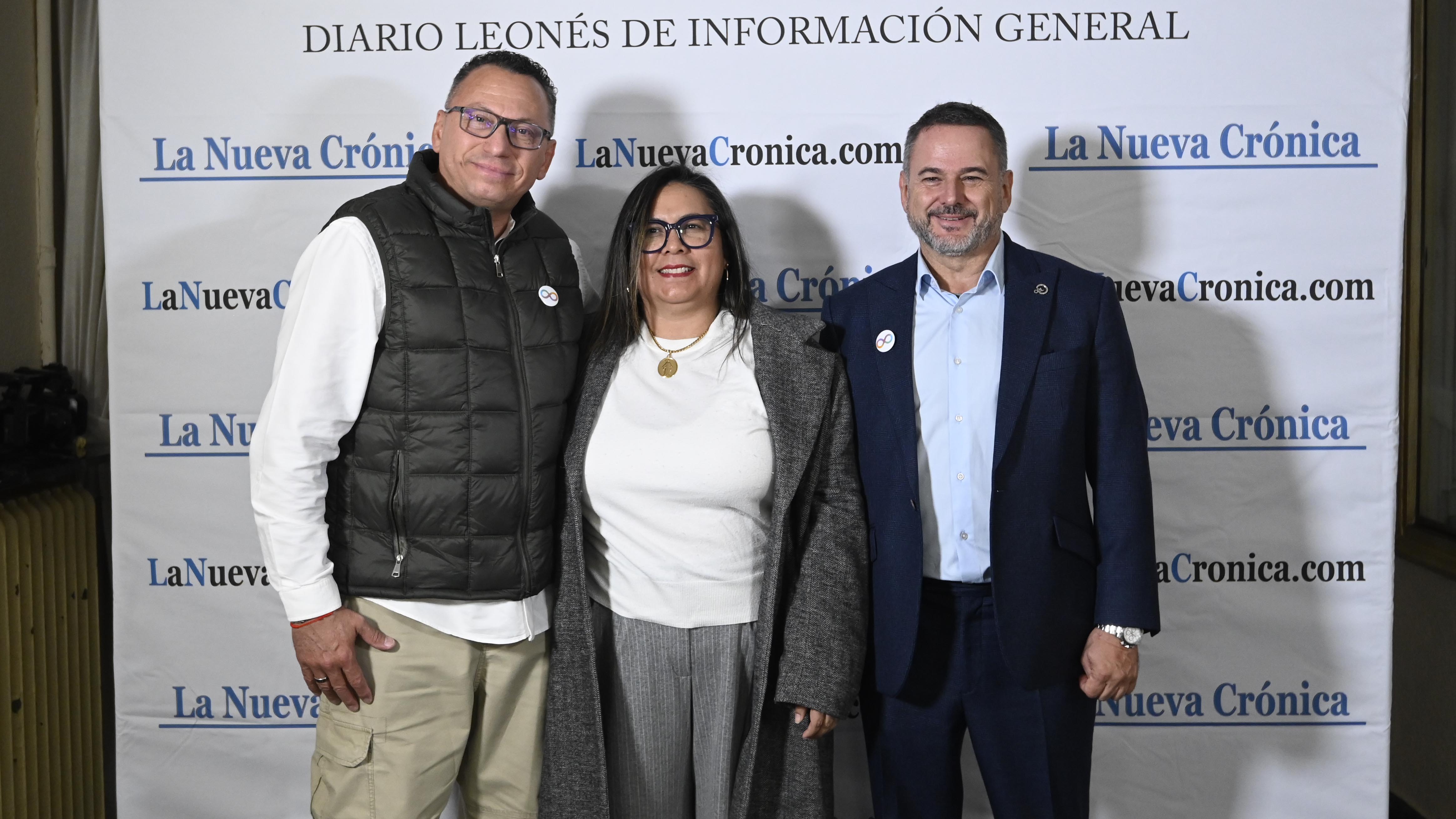 Lenin Araujo, Mariandry Castillo y José Ángel Crego, de Autismo León.