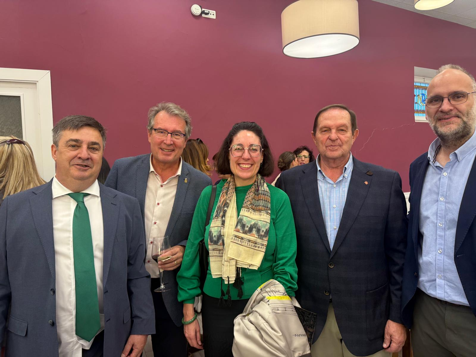 Miguel Ángel Sánchez, Ana María Álvarez  y Ángel Luis Valdés, de la Cámara de la Propiedad, y Miguel Ángel Velasco, presidente del Colegio de Aparejadores.