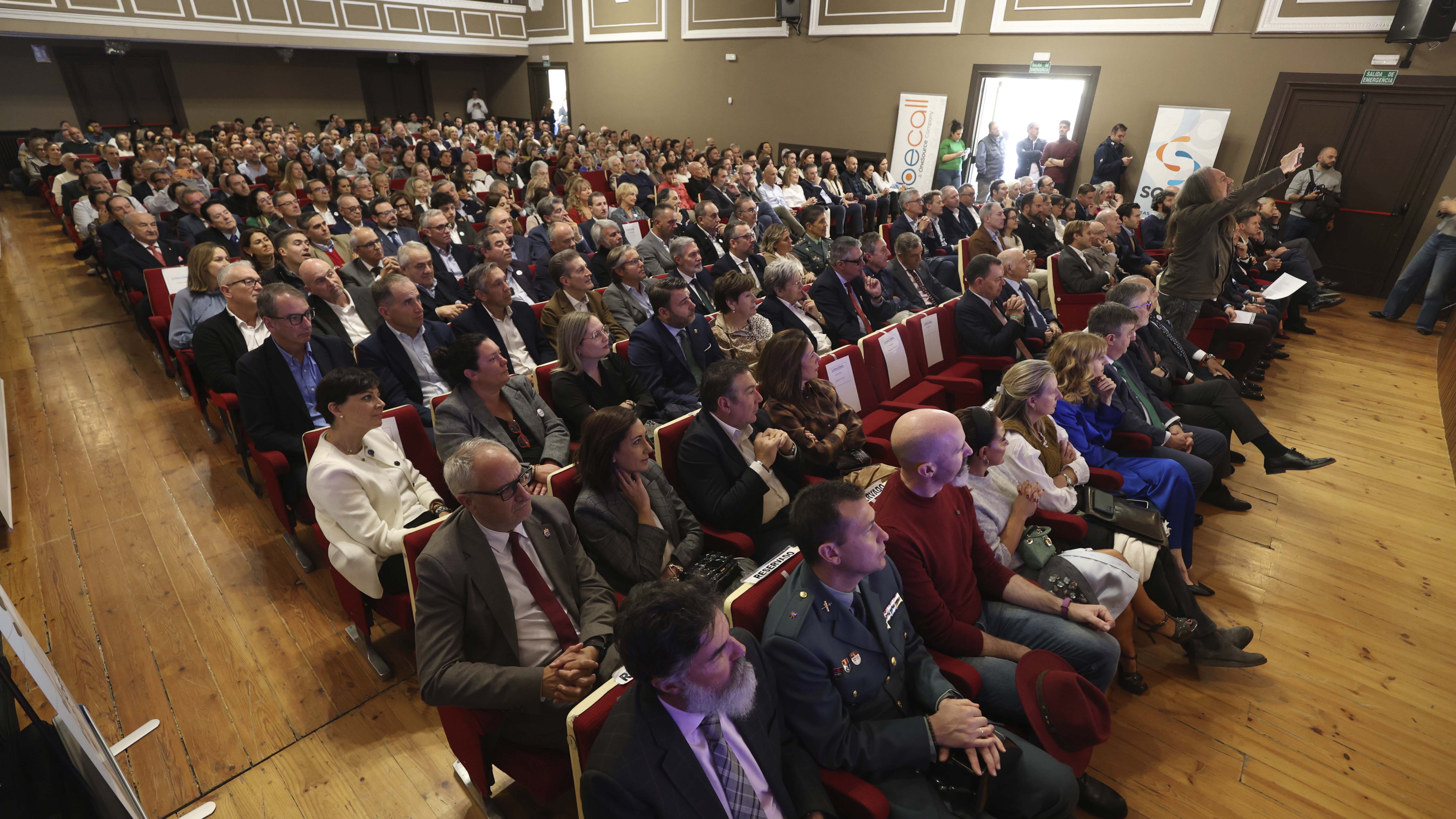 Salón de actos del Nuevo Recreo Industrial, lleno durante la celebración de la Gala