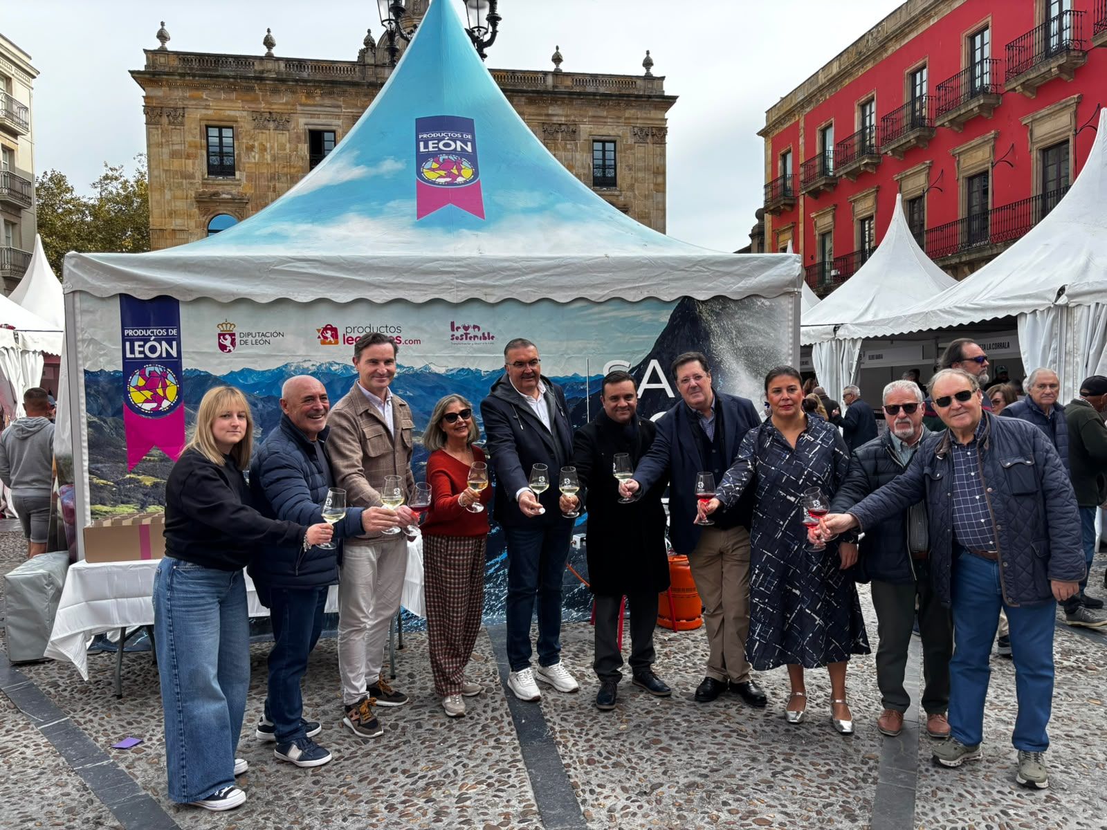 Un momento de la IV Feria de Productos de León en Asturias. | L.N.C.