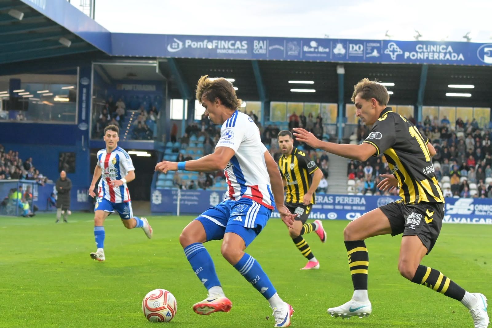 Ponferradina y Barakaldo empatan en El Toralín (11)