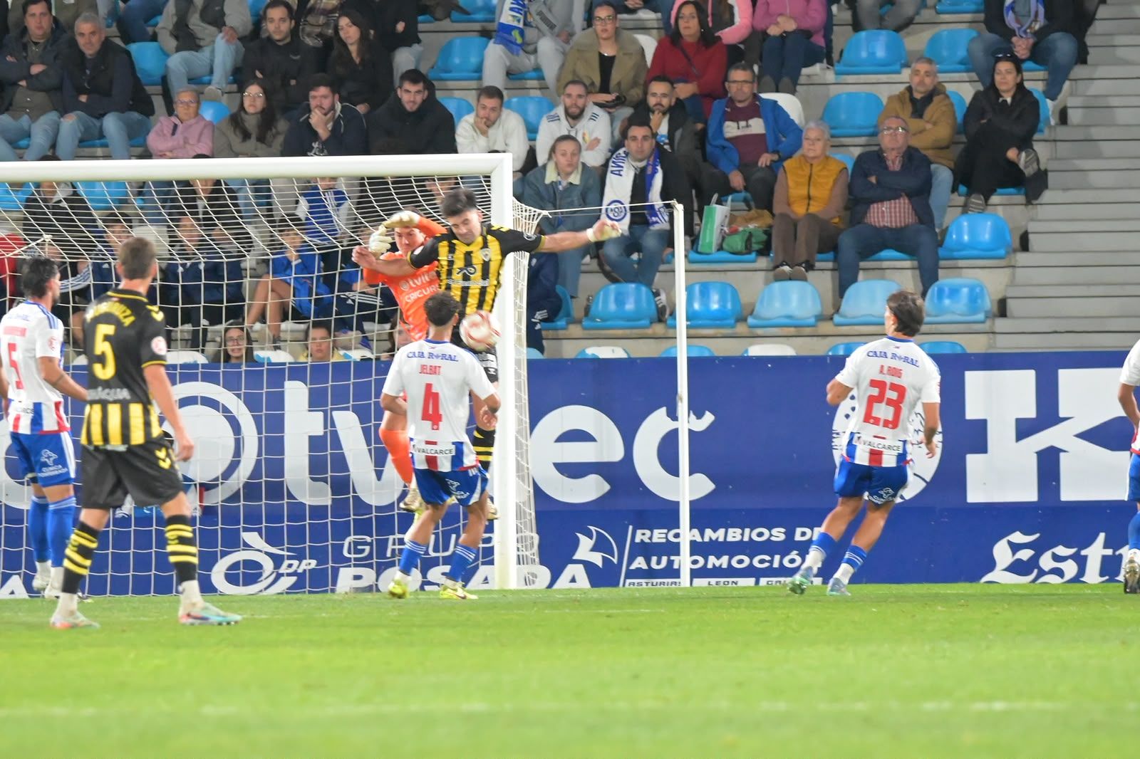 Ponferradina y Barakaldo empatan en El Toralín (27)
