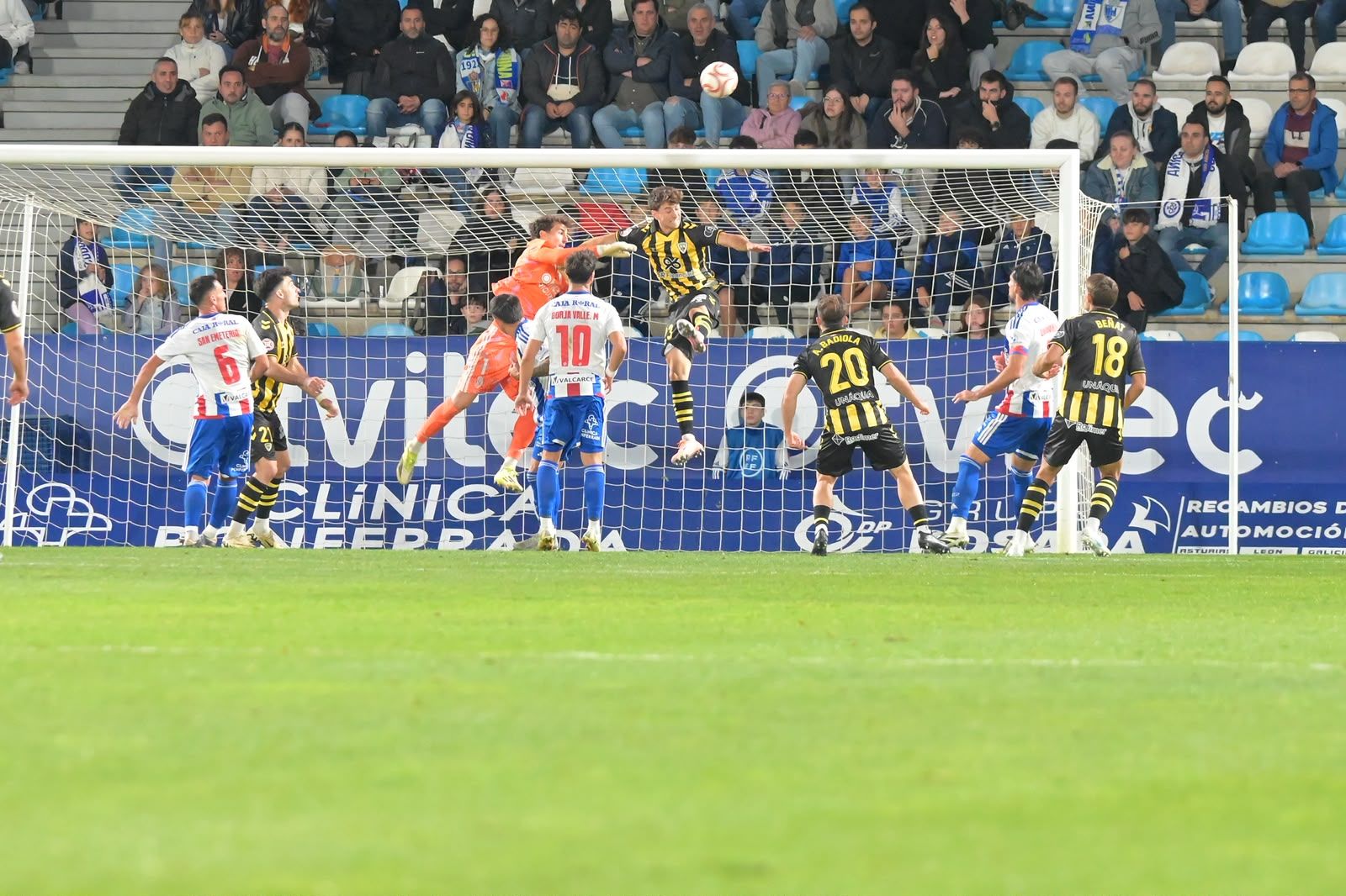 Ponferradina y Barakaldo empatan en El Toralín (38)