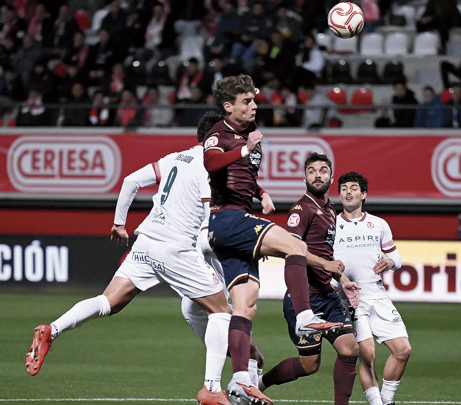 La Cultural mostró su mejor y peor cara ante el Pontevedra para perder su primer partido en el Reino. SAÚL ARÉN