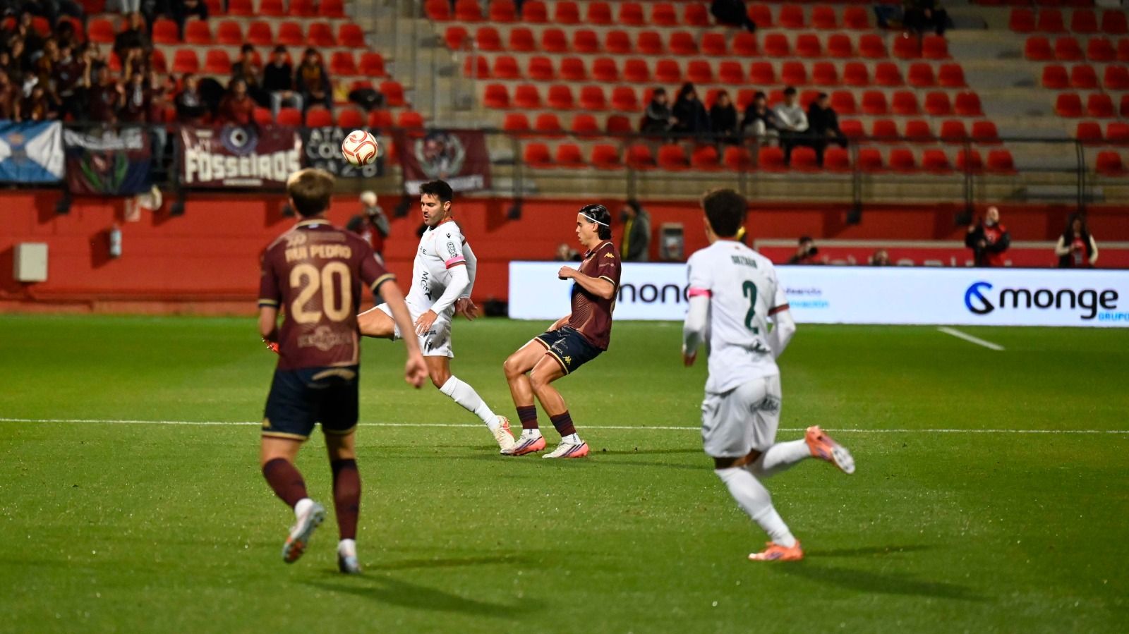 La Cultural mostró su mejor y peor cara ante el Pontevedra para perder su primer partido en el Reino. SAÚL ARÉN (4)