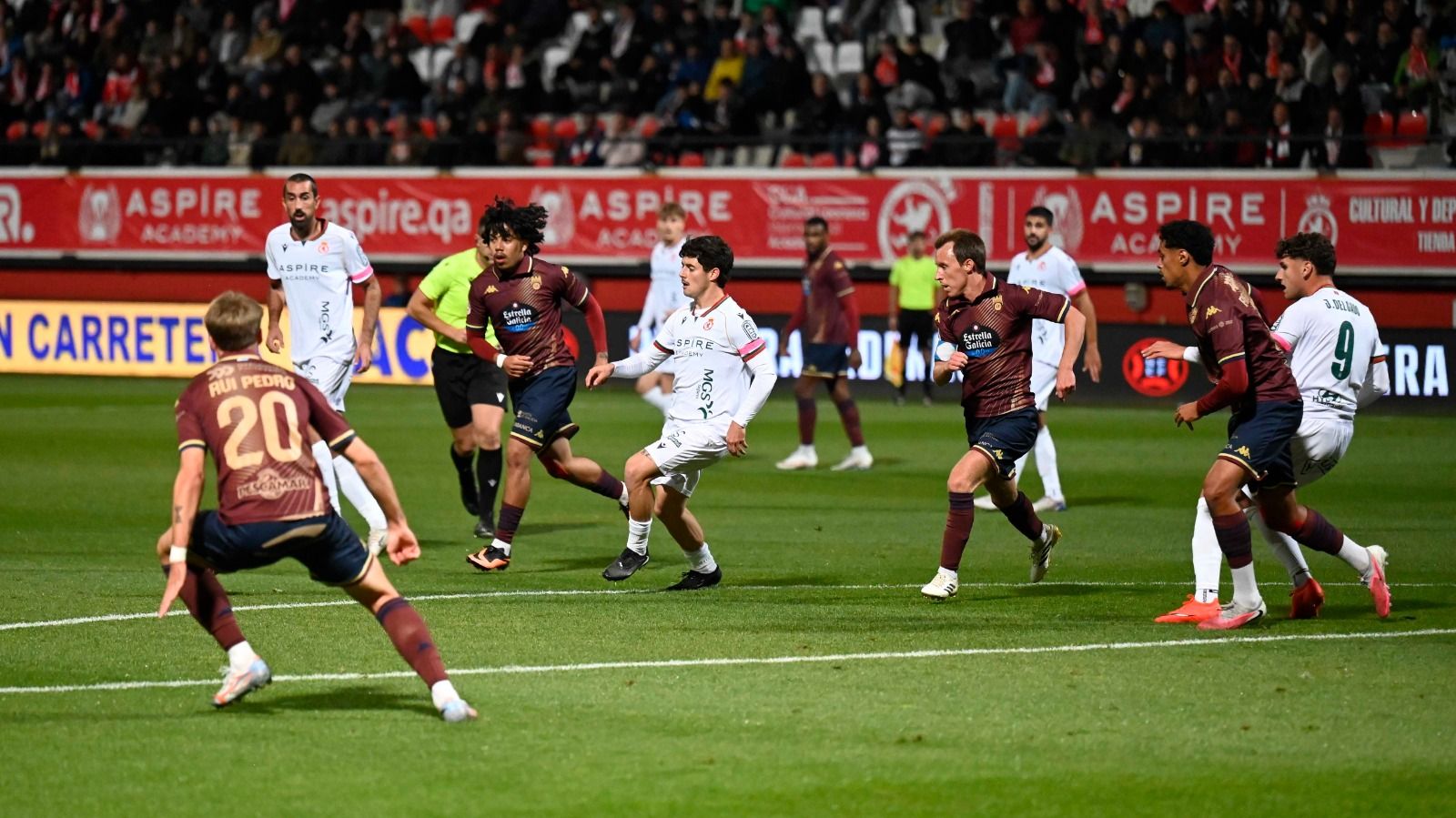 La Cultural mostró su mejor y peor cara ante el Pontevedra para perder su primer partido en el Reino. SAÚL ARÉN (5)