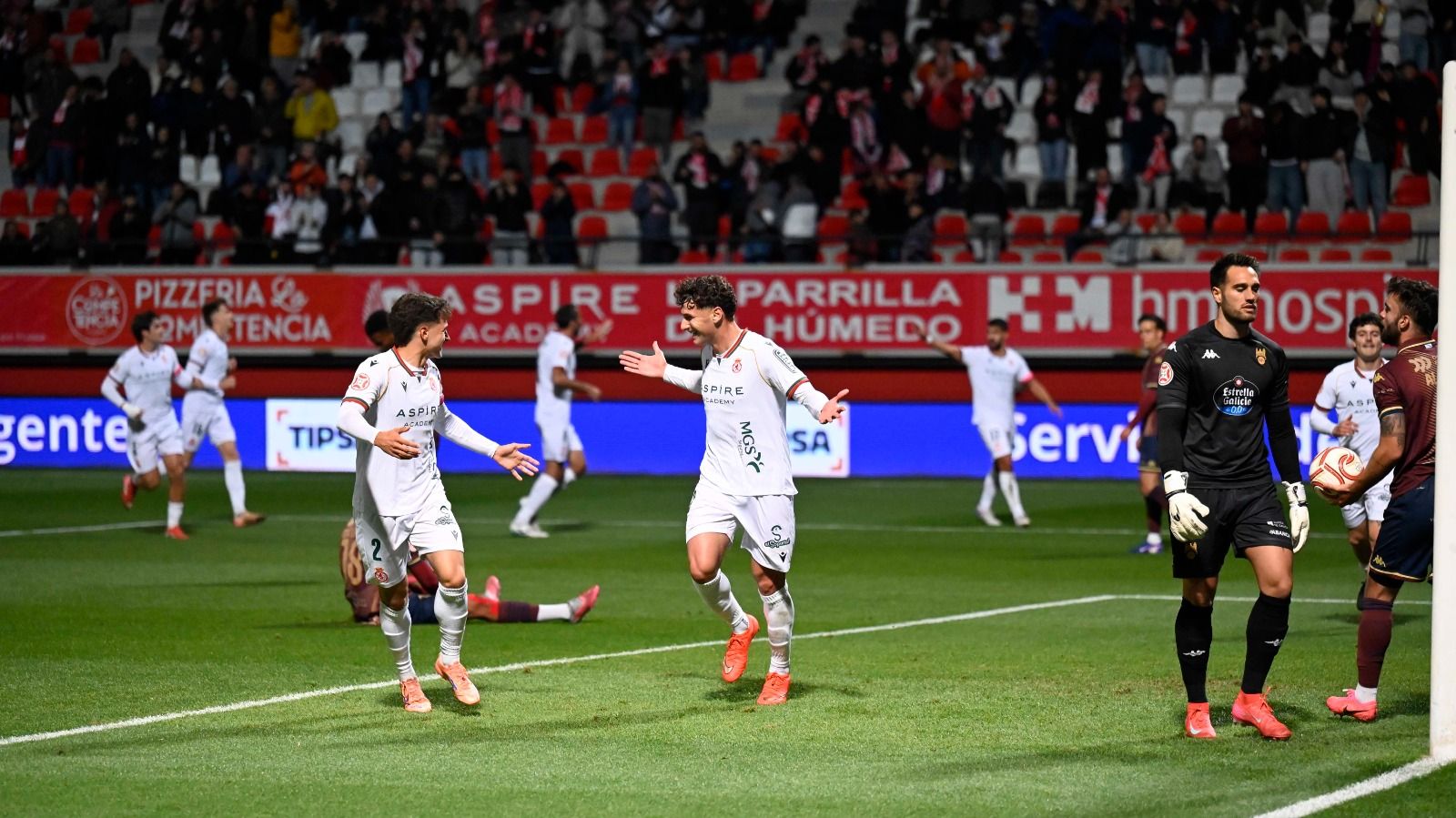 La Cultural mostró su mejor y peor cara ante el Pontevedra para perder su primer partido en el Reino. SAÚL ARÉN (7)