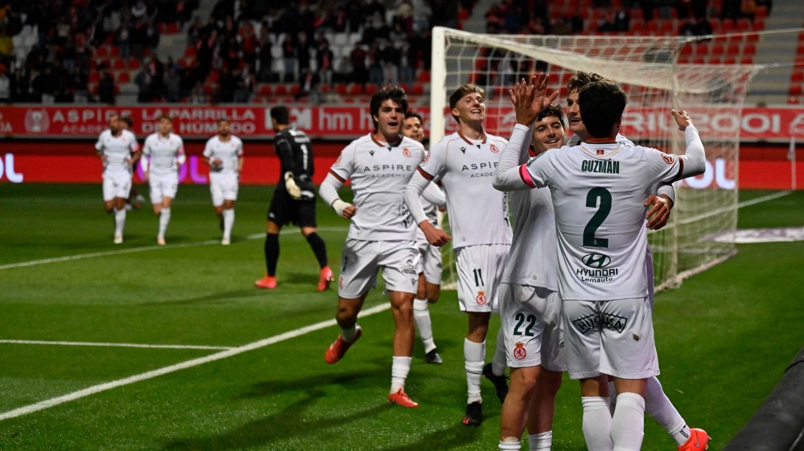 La Cultural mostró su mejor y peor cara ante el Pontevedra para perder su primer partido en el Reino. SAÚL ARÉN (9)