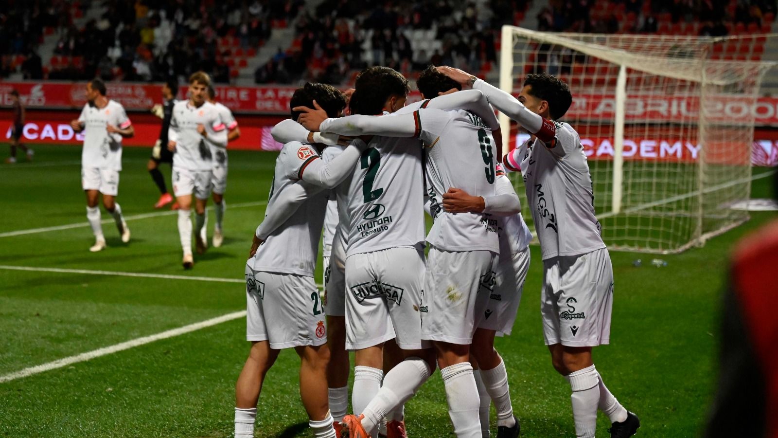 La Cultural mostró su mejor y peor cara ante el Pontevedra para perder su primer partido en el Reino. SAÚL ARÉN (10)