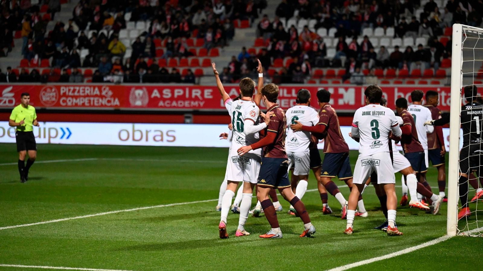 La Cultural mostró su mejor y peor cara ante el Pontevedra para perder su primer partido en el Reino. SAÚL ARÉN (11)