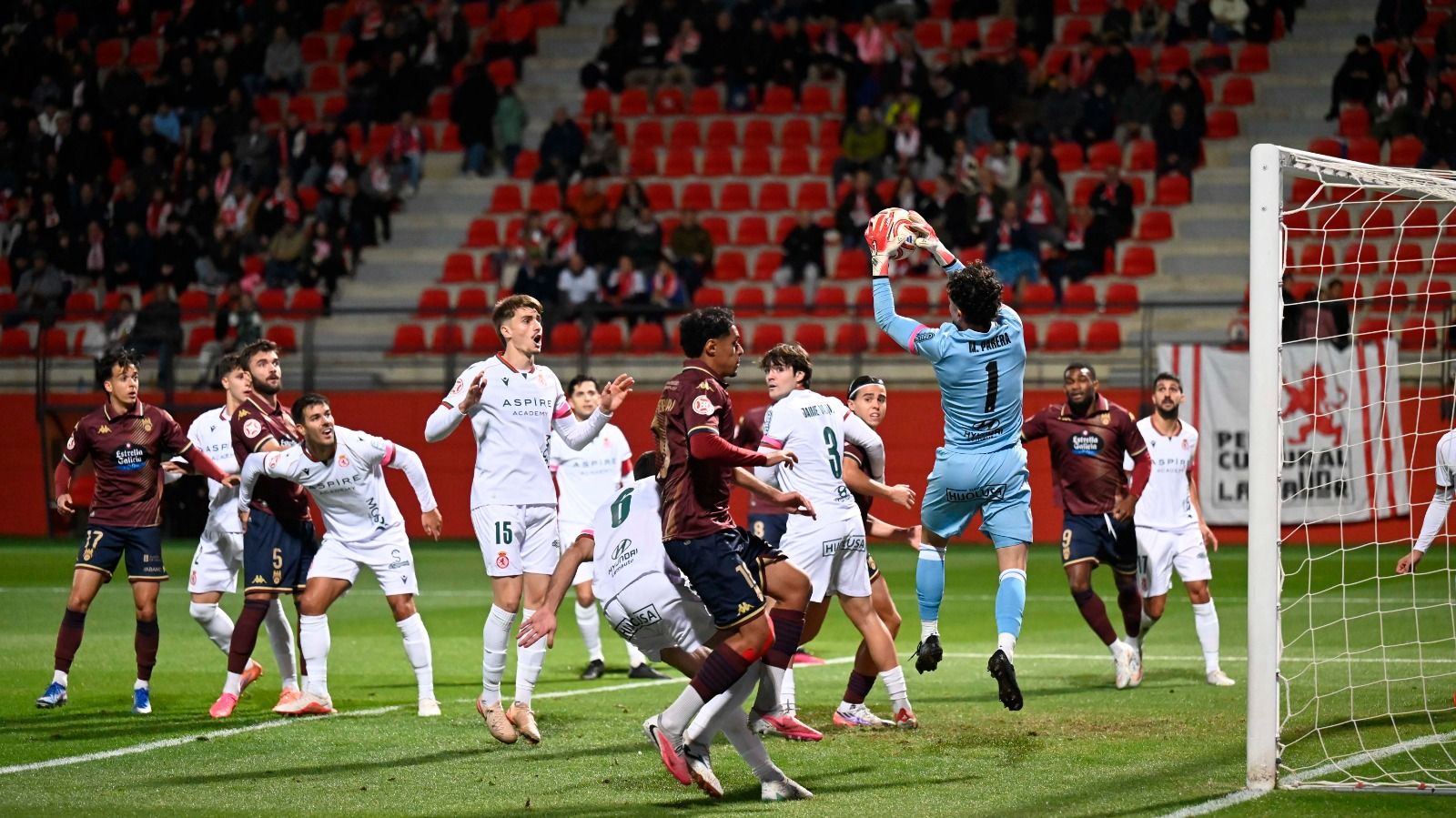La Cultural mostró su mejor y peor cara ante el Pontevedra para perder su primer partido en el Reino. SAÚL ARÉN (12)
