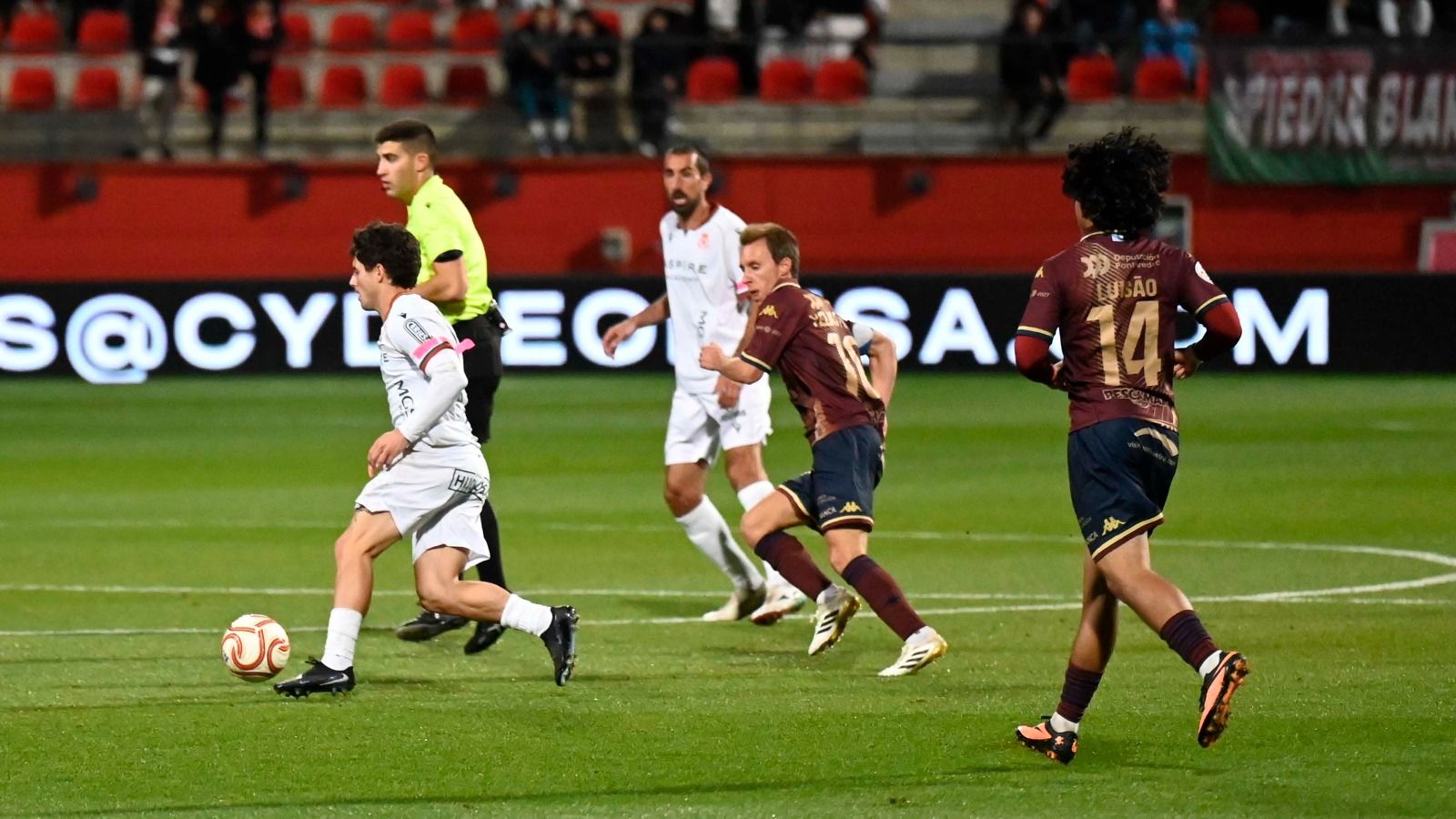 La Cultural mostró su mejor y peor cara ante el Pontevedra para perder su primer partido en el Reino. SAÚL ARÉN (14)