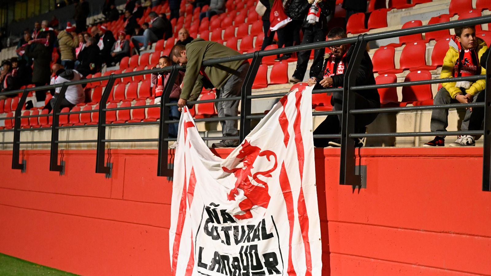 La Cultural mostró su mejor y peor cara ante el Pontevedra para perder su primer partido en el Reino. SAÚL ARÉN (15)
