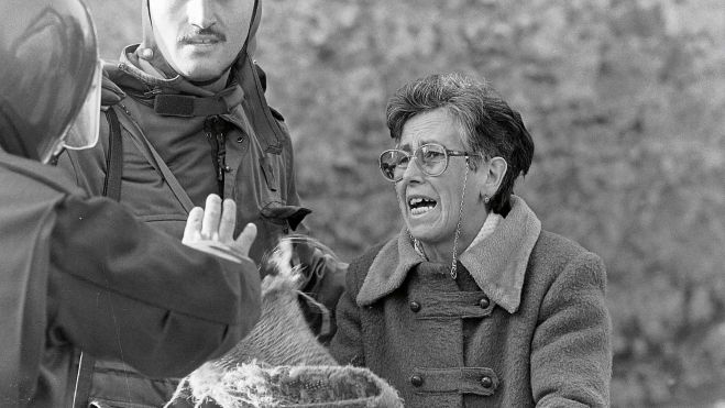 La imagen lo dice todo sobre el dolor de los riañeses al abandonar su casa, su tierra...