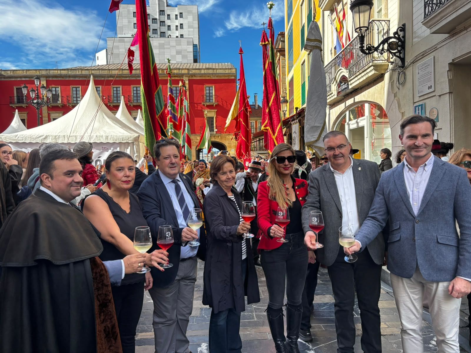 Los pendones en la Feria de Productos de León, en imágenes 