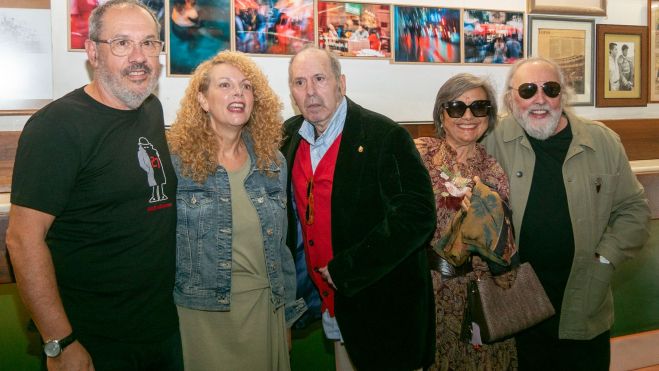 Belén y algunos amigos en la inauguración