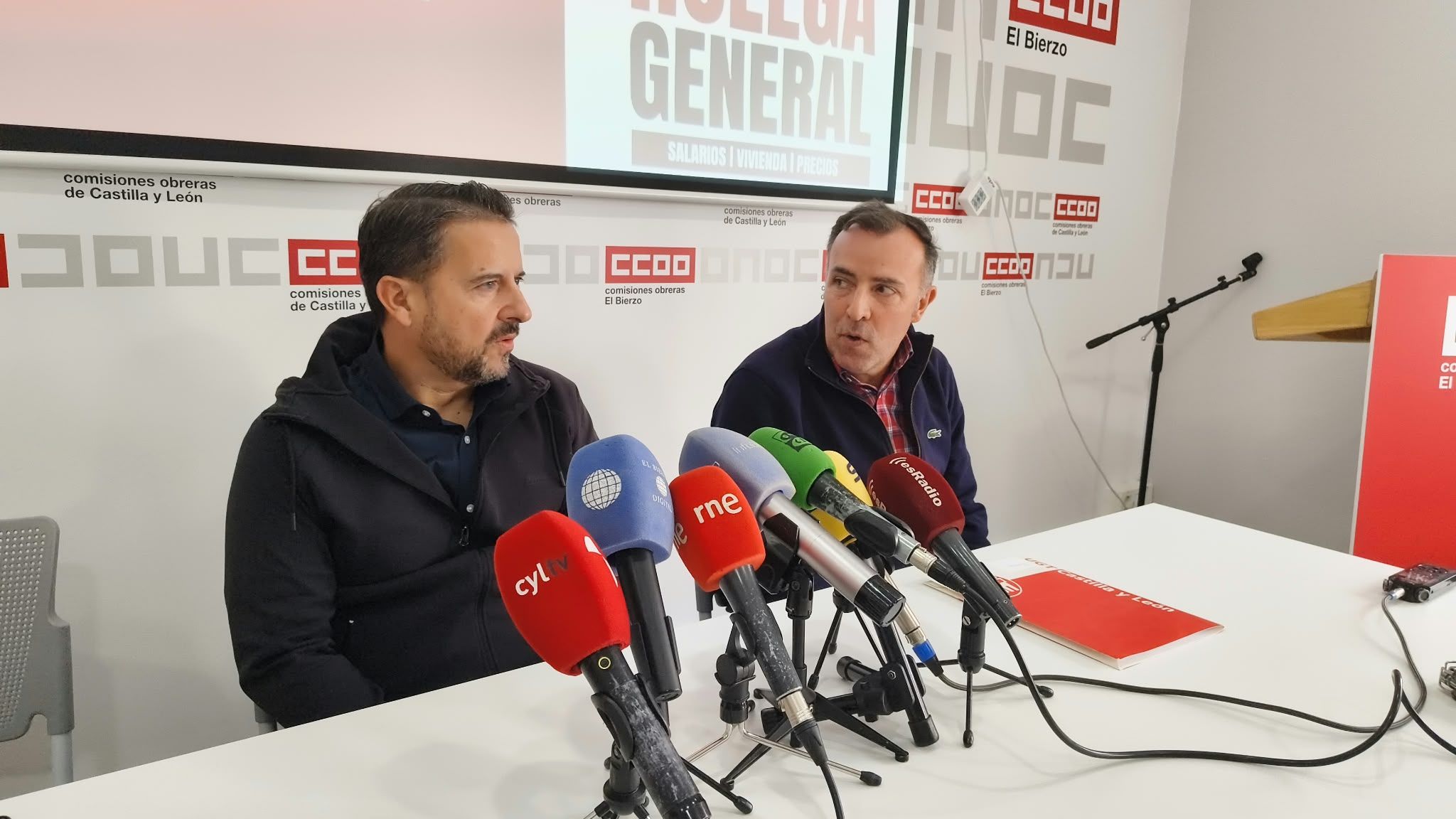 Sindicatos bercianos (UGT y CCOO) llamando a la huelga. | MAR IGLESIAS Sindicatos bercianos (UGT y CCOO) llamando a la huelga. | MAR IGLESIAS
