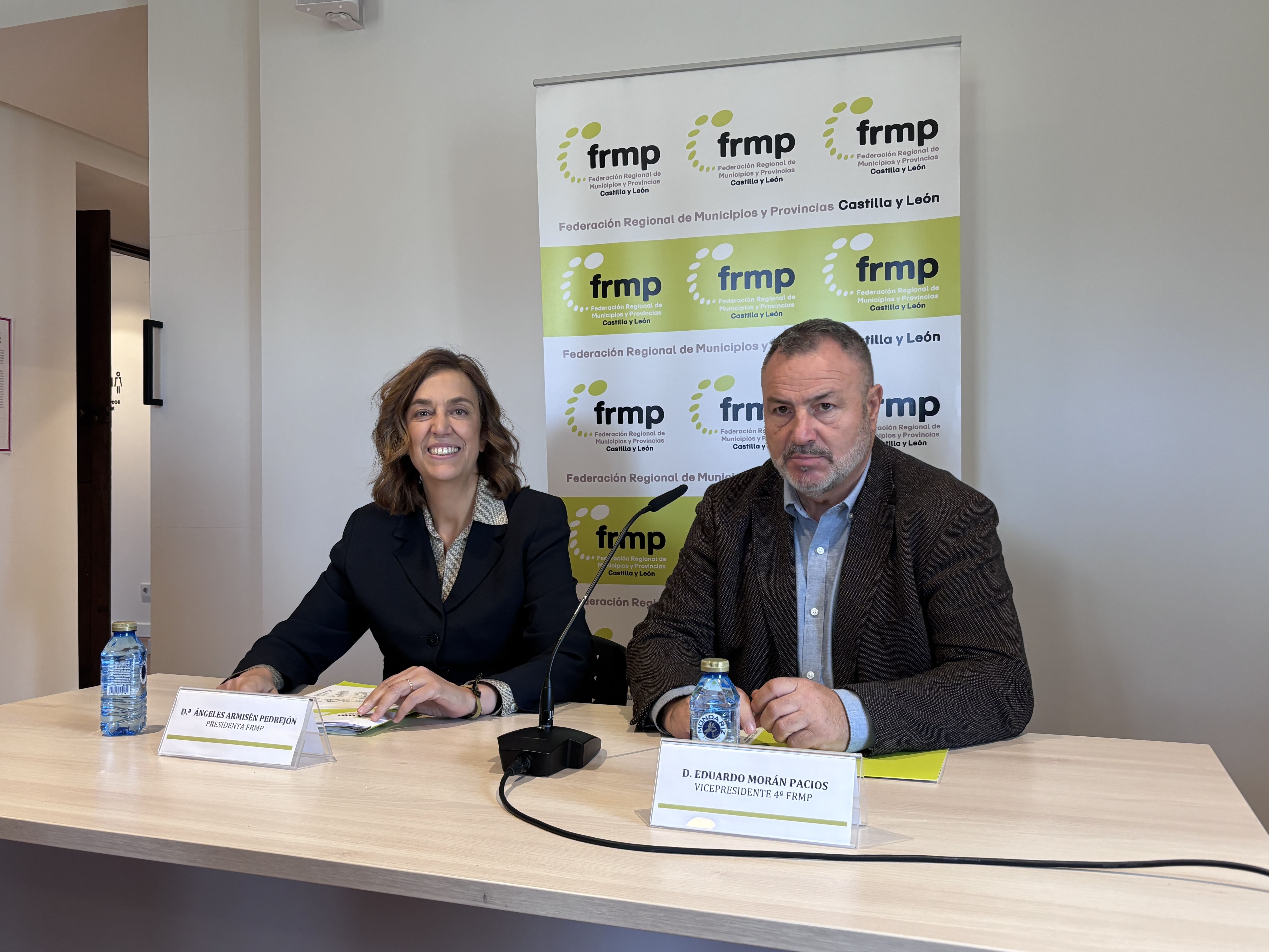 Ángeles Armisén y Eduardo Morán durante su comparecencia ante los medios de comunicación. | JAVIER FERNÁNDEZ
