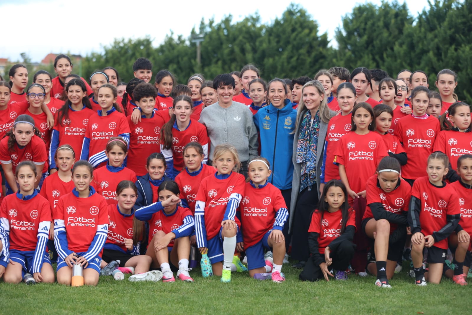 La seleccionadora nacional, Sonia Bermúdez, visitó Astorga en una jornada de promoción y formación de fútbo femenino.  REPORTAJE GRÁFICO FERNANDO OTERO