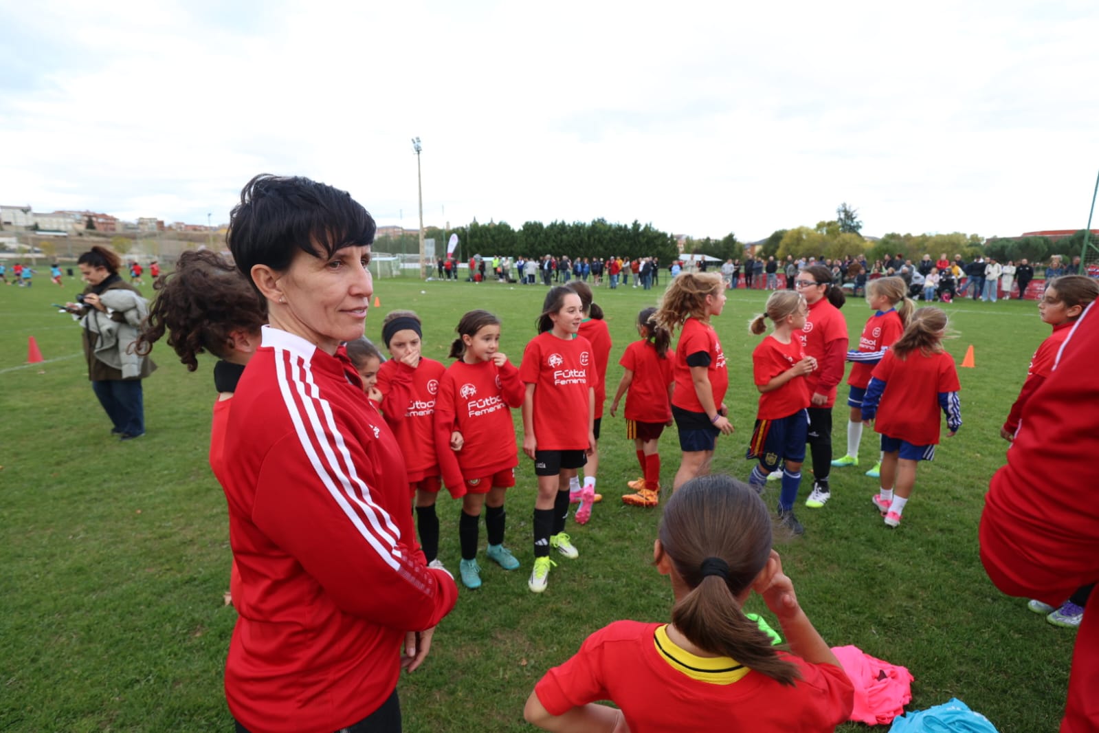 La seleccionadora nacional, Sonia Bermúdez, visitó Astorga en una jornada de promoción y formación de fútbo femenino.  REPORTAJE GRÁFICO FERNANDO OTERO (5)