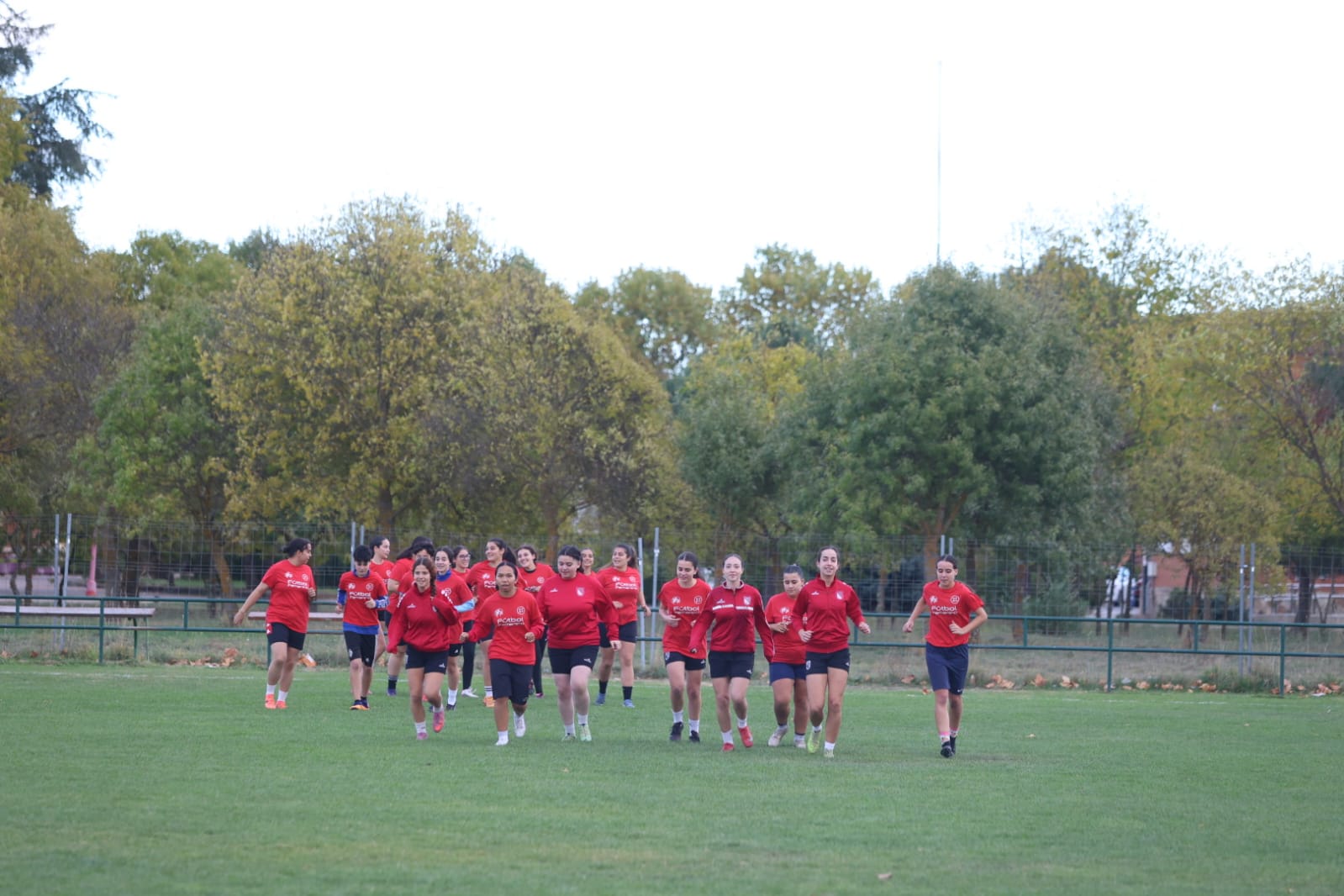 La seleccionadora nacional, Sonia Bermúdez, visitó Astorga en una jornada de promoción y formación de fútbo femenino.  REPORTAJE GRÁFICO FERNANDO OTERO (6)