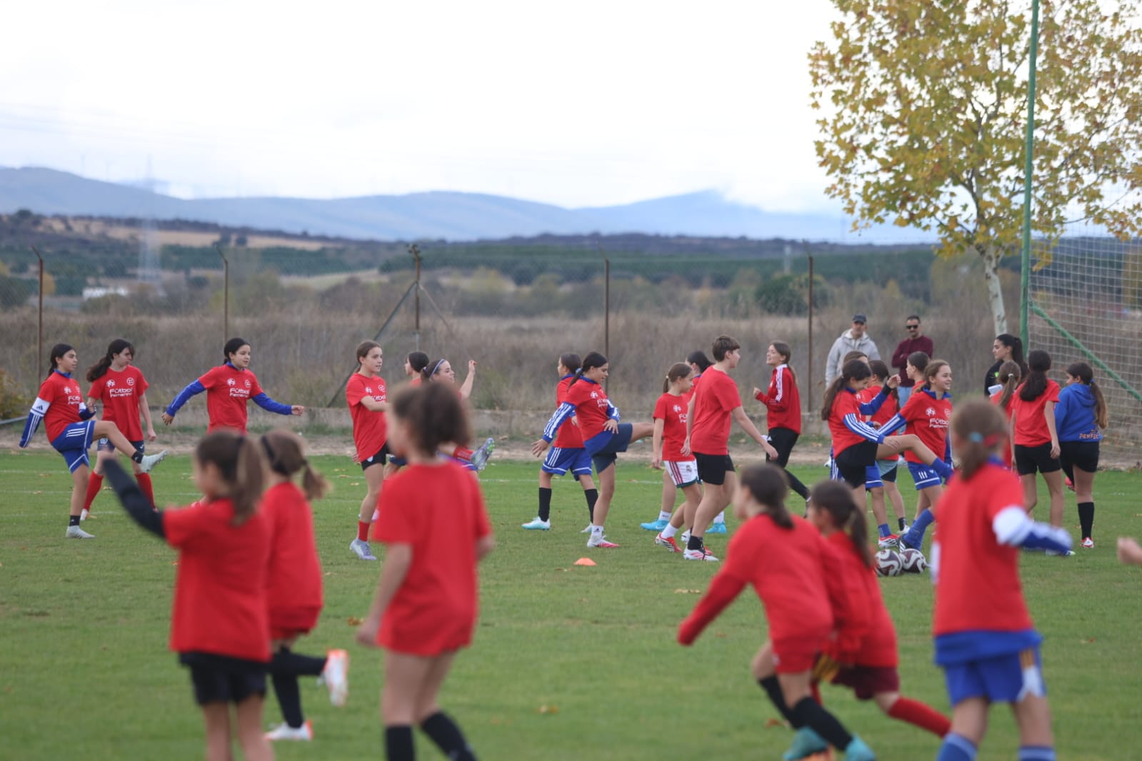 La seleccionadora nacional, Sonia Bermúdez, visitó Astorga en una jornada de promoción y formación de fútbo femenino.  REPORTAJE GRÁFICO FERNANDO OTERO (9)