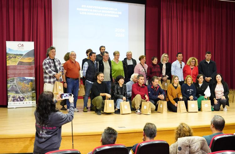 Entrega de reconocimientos en el XX Aniversario de la Reserva. | ICAL