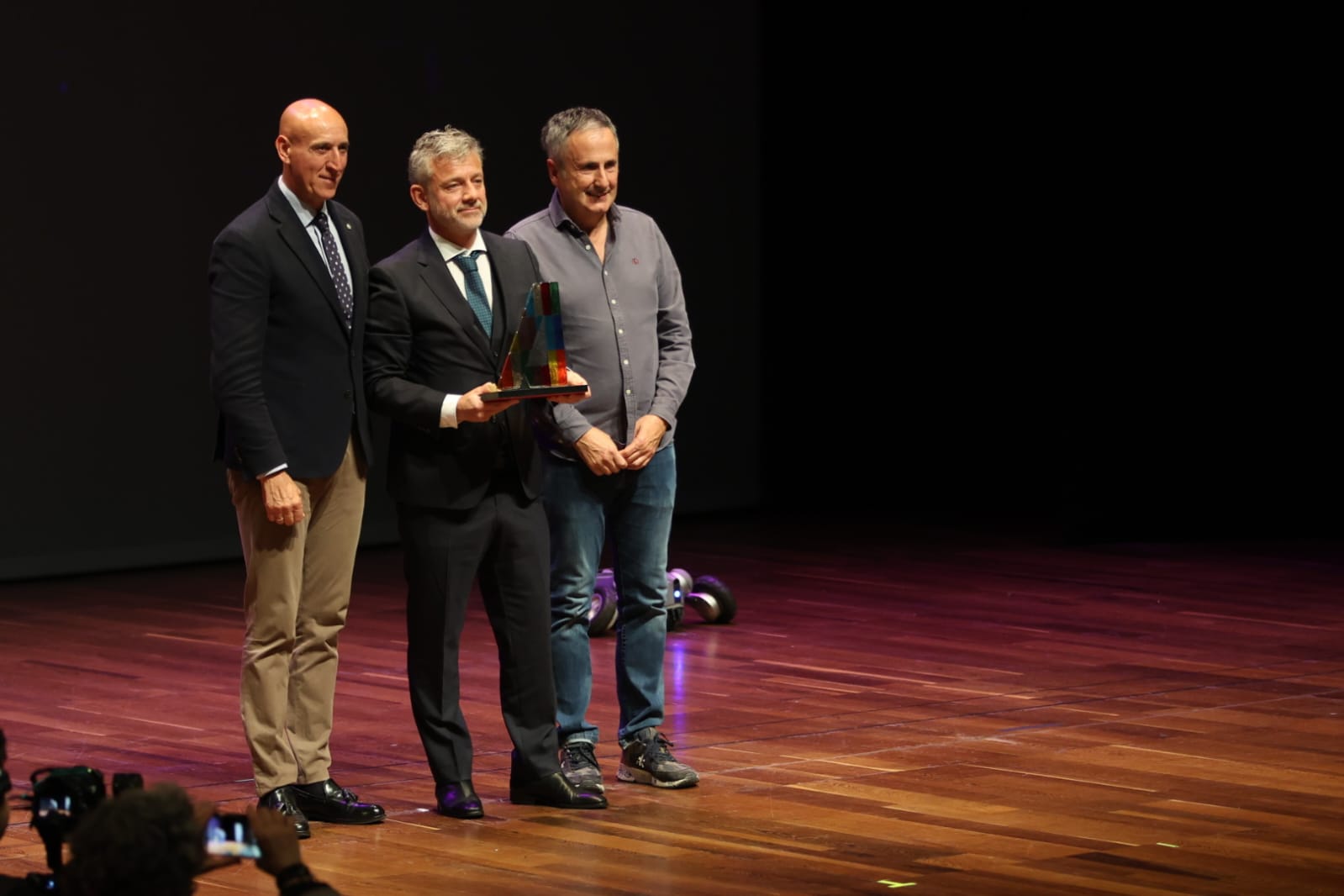 La Asociación Leonesa de Empresas de Tecnologías de la Información y las Comunicaciones entrega los galardones de la quinta edición de sus premios bienales | FERNANDO OTERO
