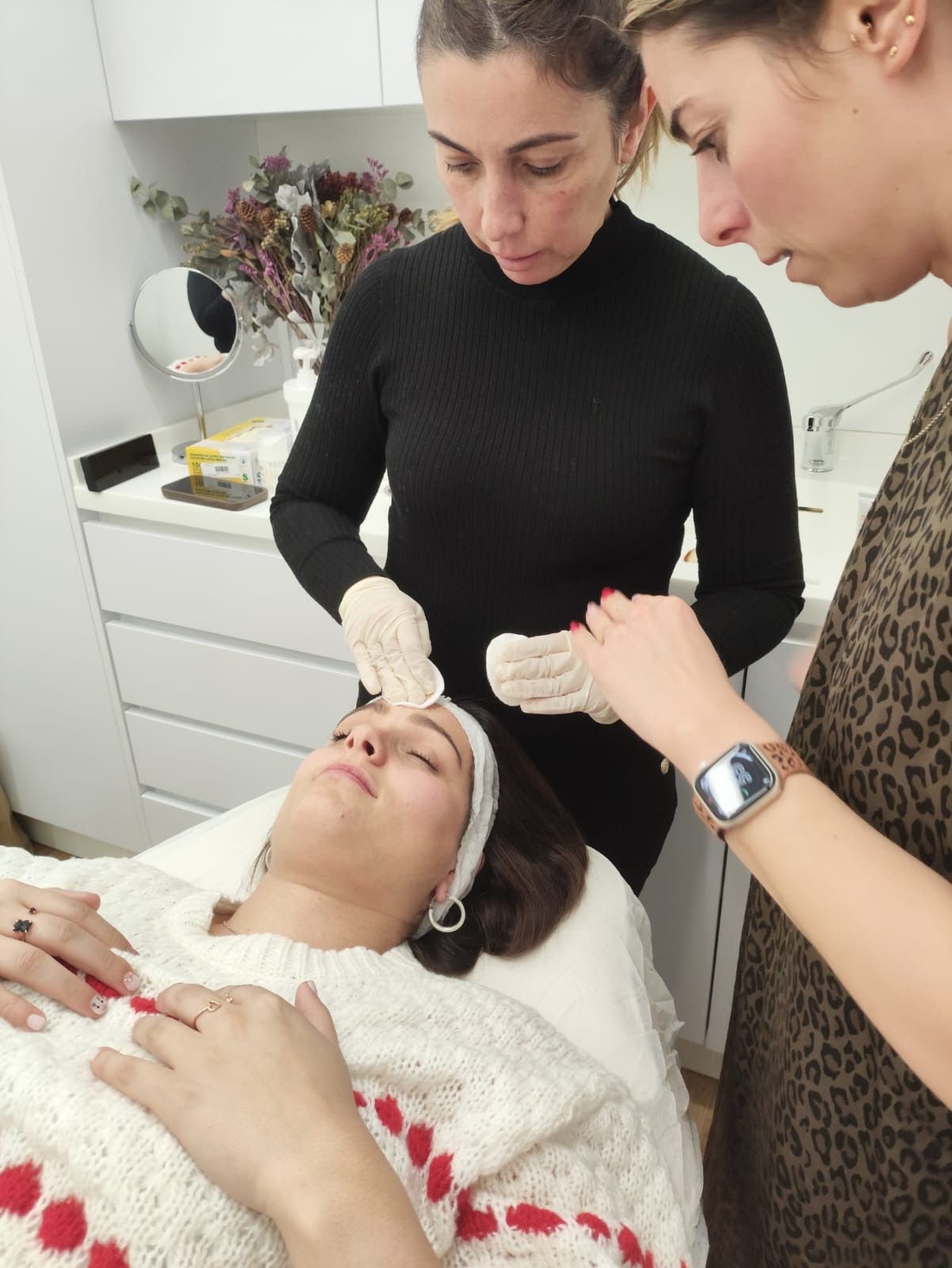 Técnicas avanzadas de dermoestética facial.