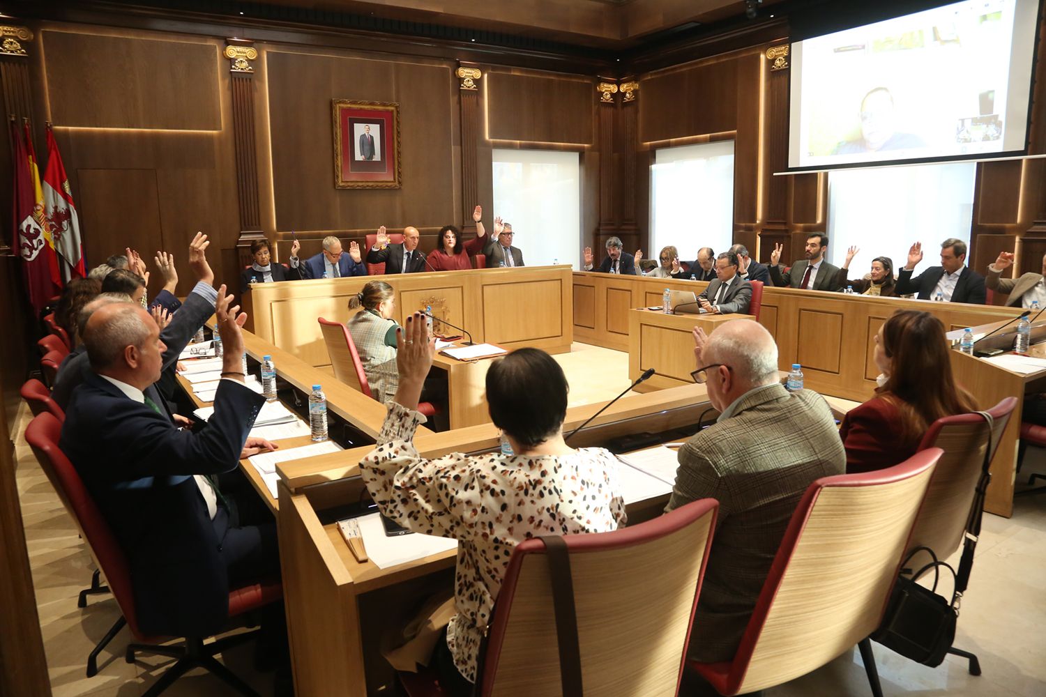 Un instante de la sesión plenaria celebrada este miércoles en San Marcelo. | LNC