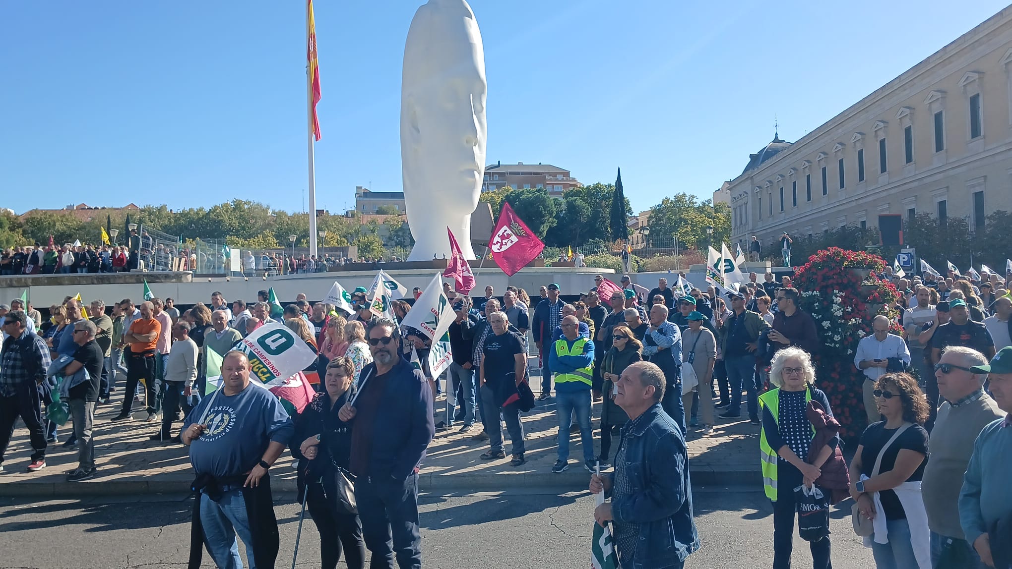 Varios de los profesiones agrarios leoneses desplazados a Madrid para la protesta. | L.N.C. Varios de los profesiones agrarios leoneses desplazados a Madrid para la protesta. | L.N.C.