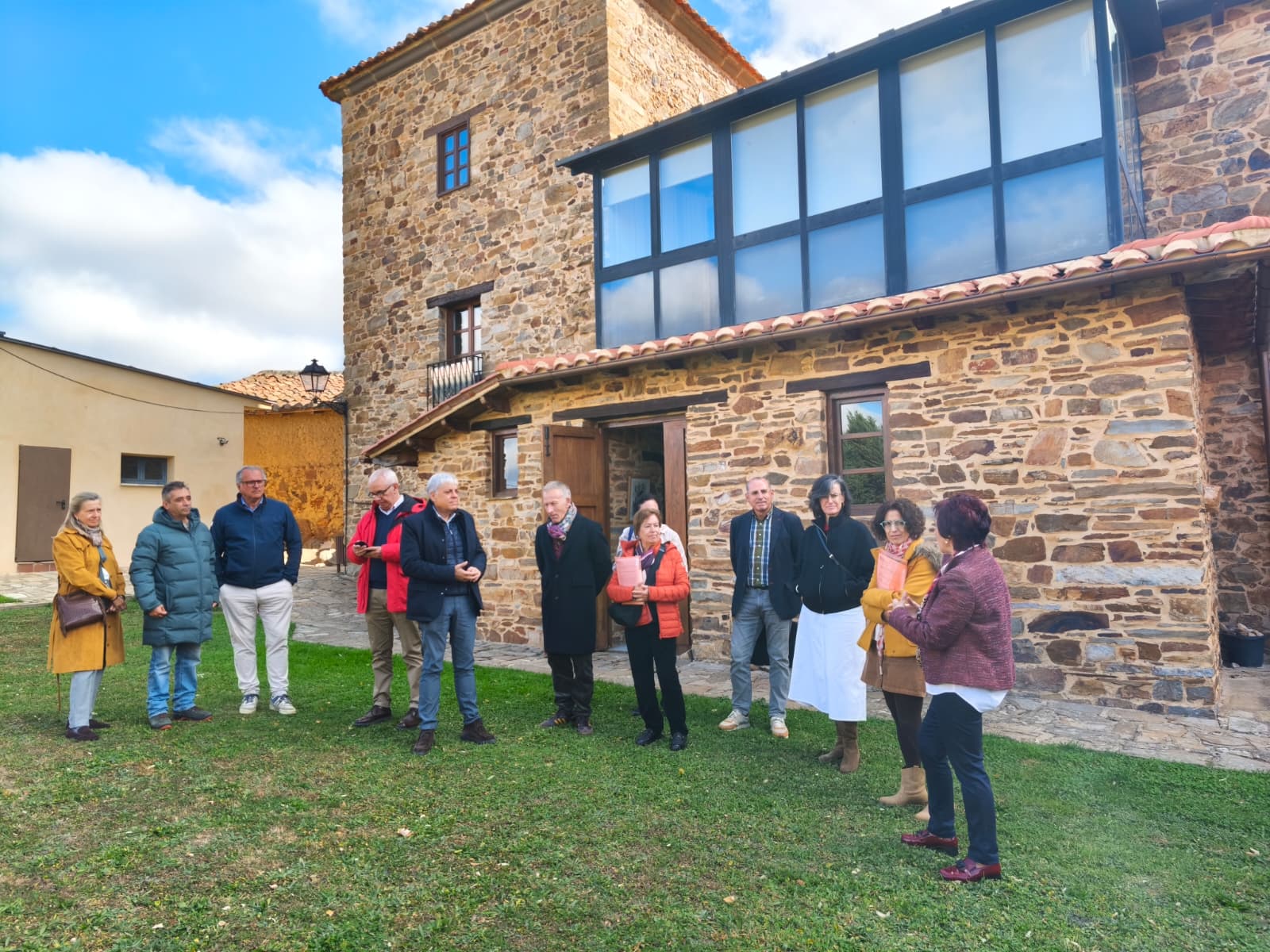 La reunión de la Comisión Territorial de Patrimonio fue restaurada en el Torreón de los Pernía de Otero de Escarpizo. | L.N.C.